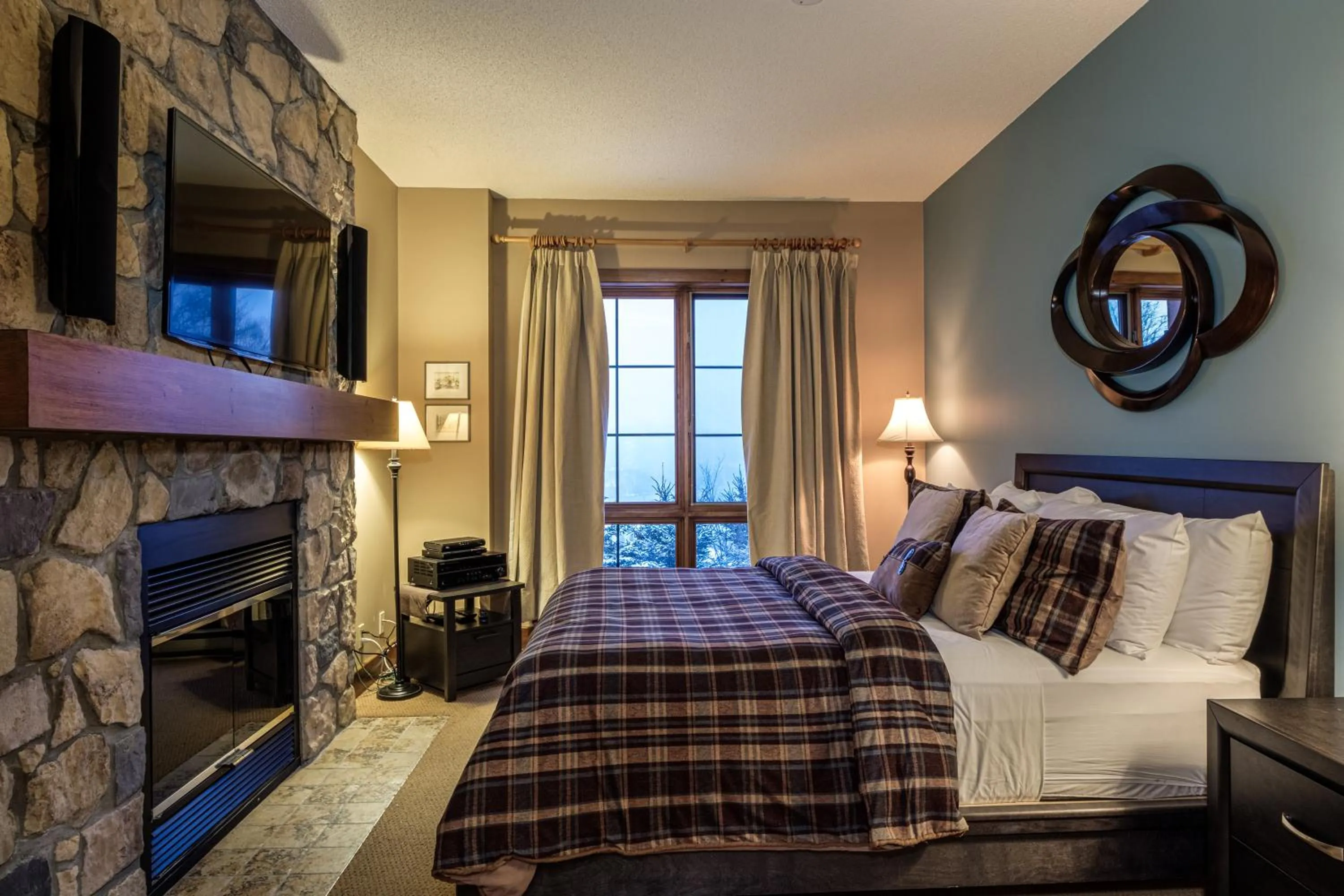 Bedroom, Bed in L'Équinoxe Rendez-Vous Mont-Tremblant
