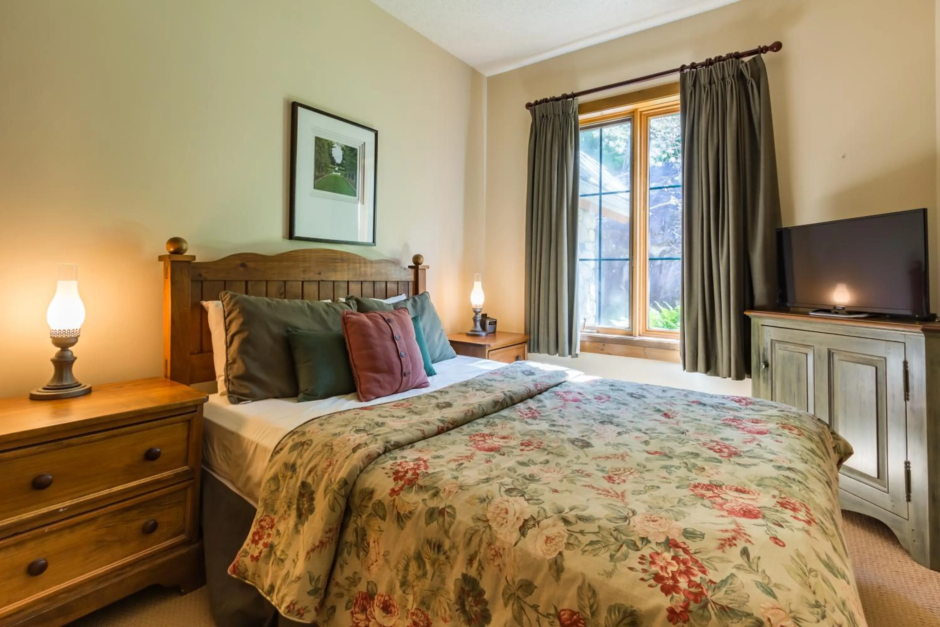 Bed in L'Équinoxe Rendez-Vous Mont-Tremblant