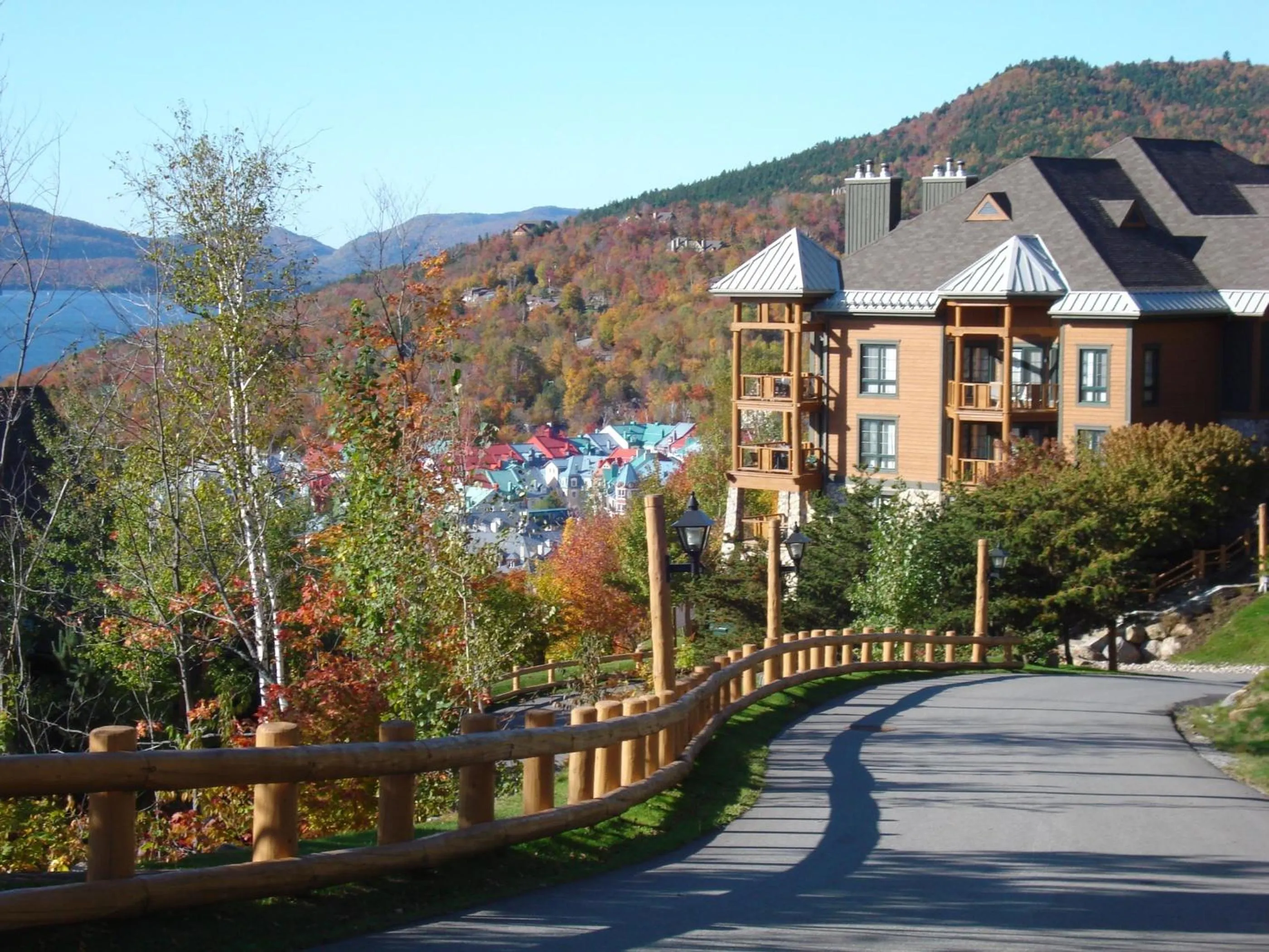 Facade/entrance in L'Équinoxe Rendez-Vous Mont-Tremblant