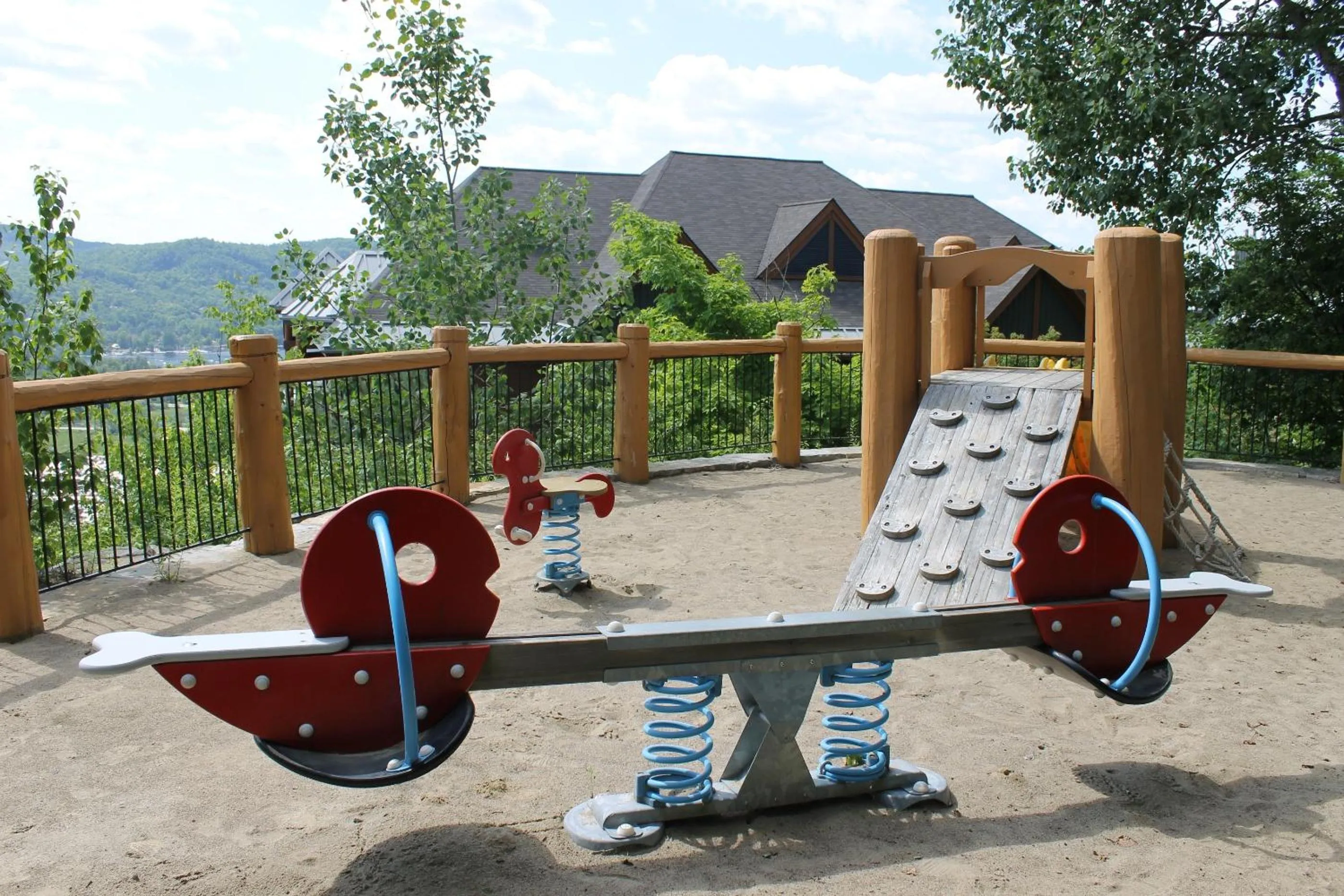 Area and facilities in L'Équinoxe Rendez-Vous Mont-Tremblant