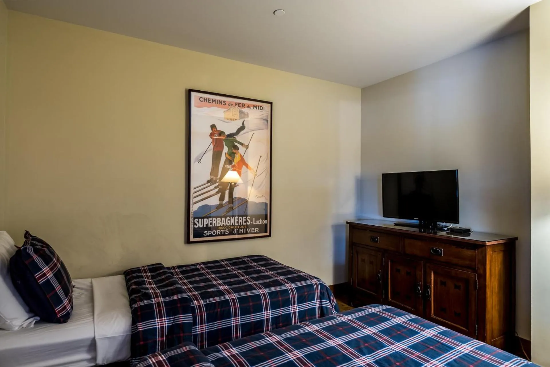 Bed in L'Altitude by Rendez-Vous Mont-Tremblant