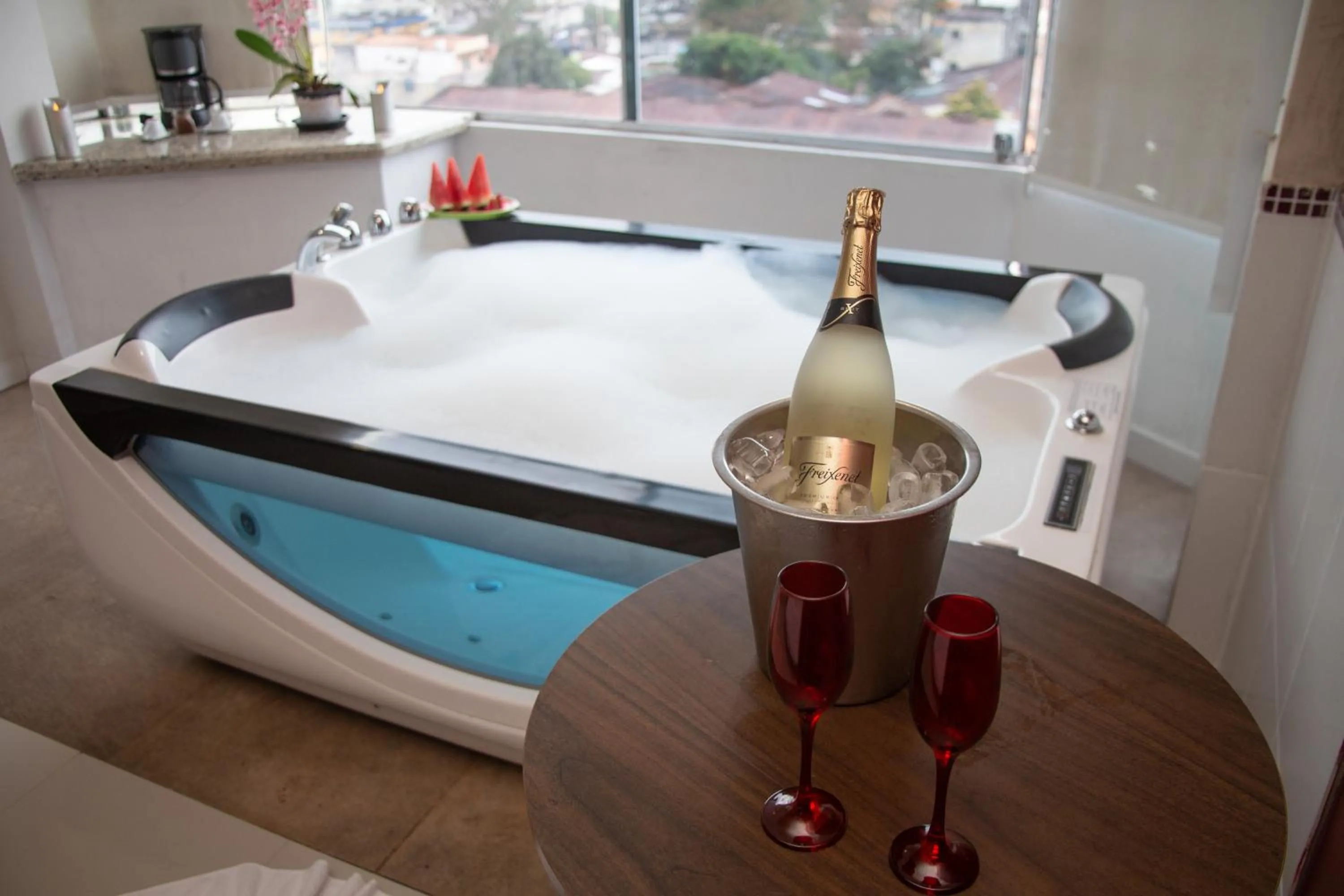 Emirates Hotel & Suites