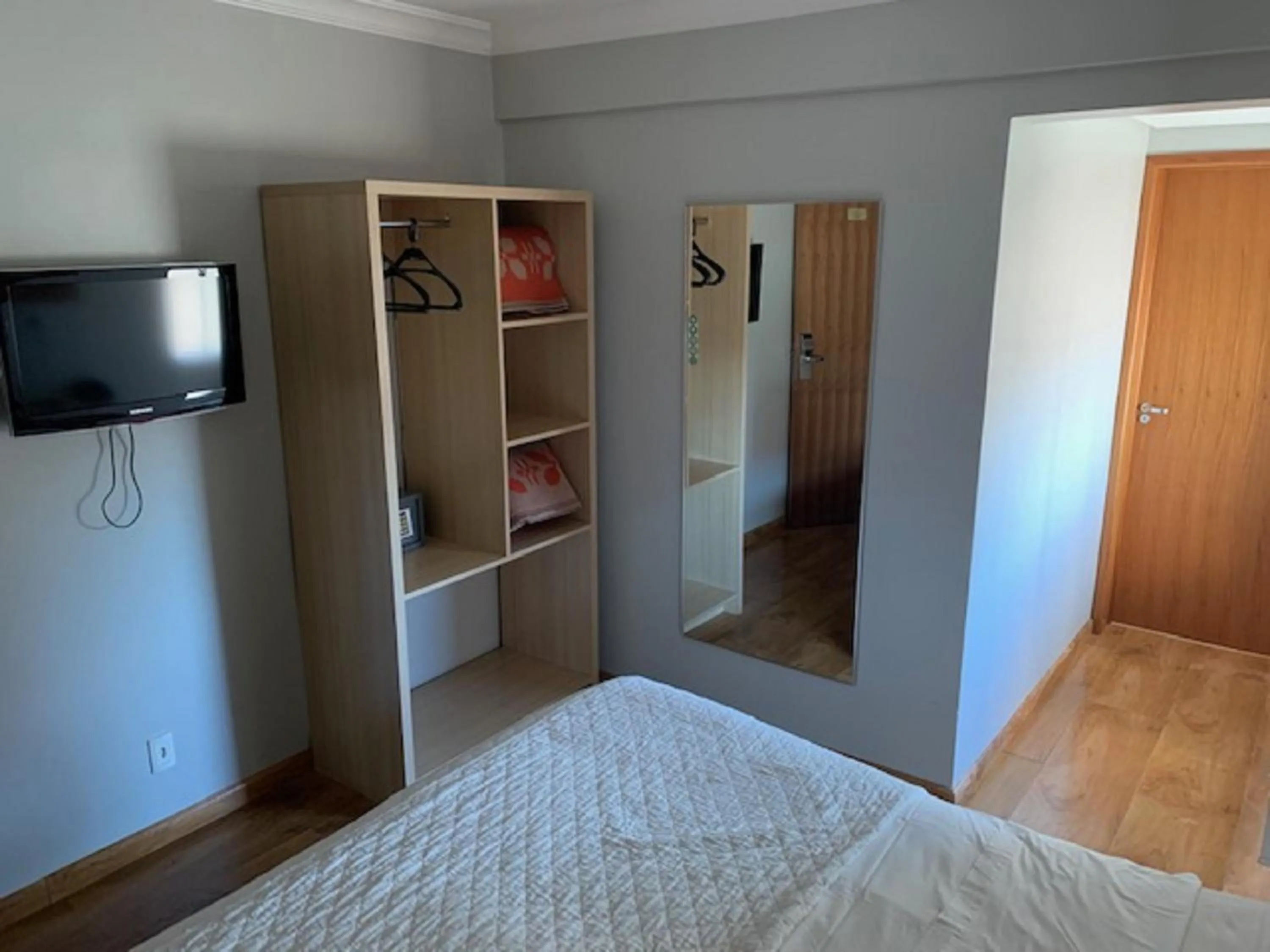 Bedroom, Bed in Emirates Hotel & Suites