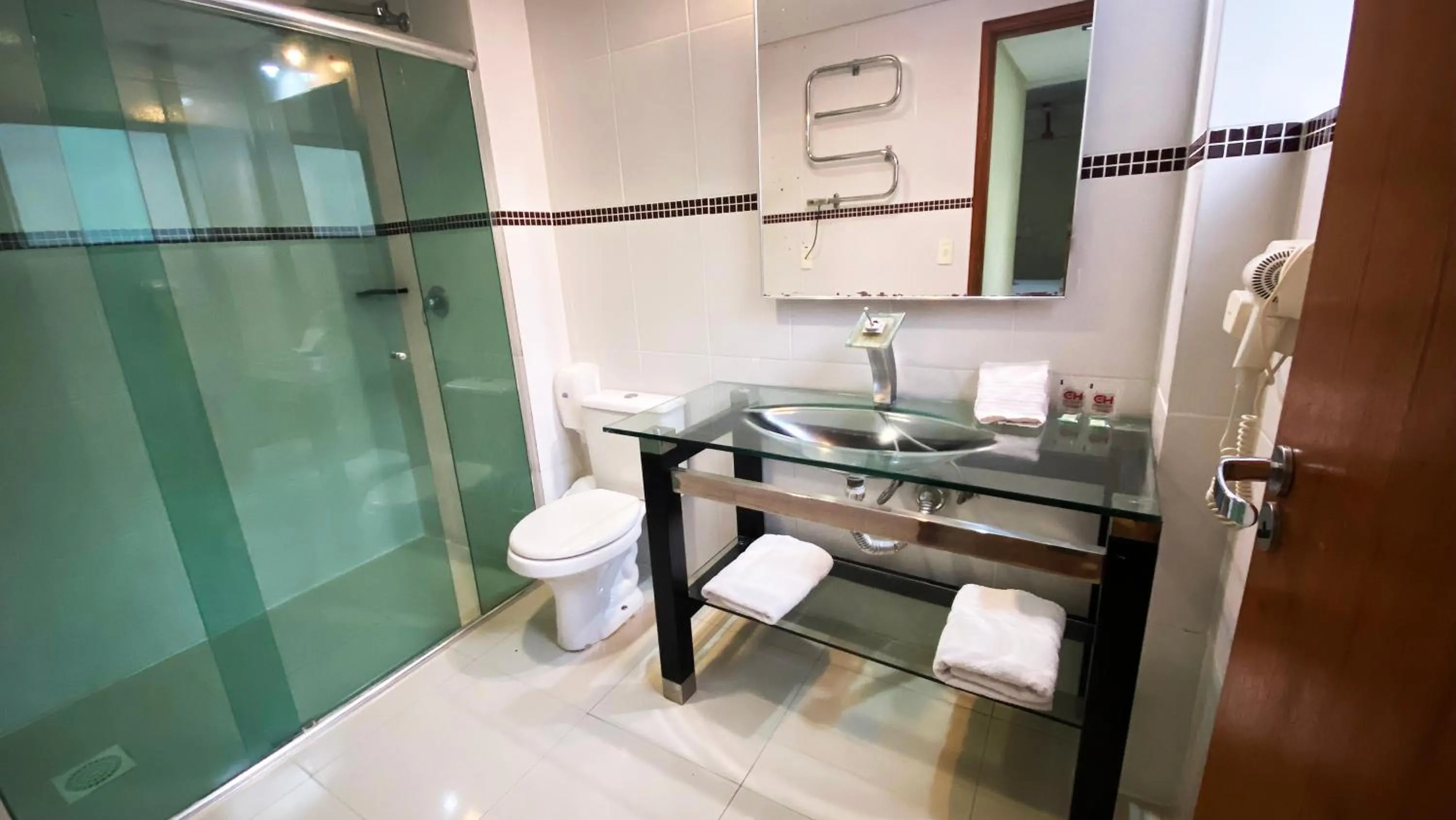 Emirates Hotel & Suites