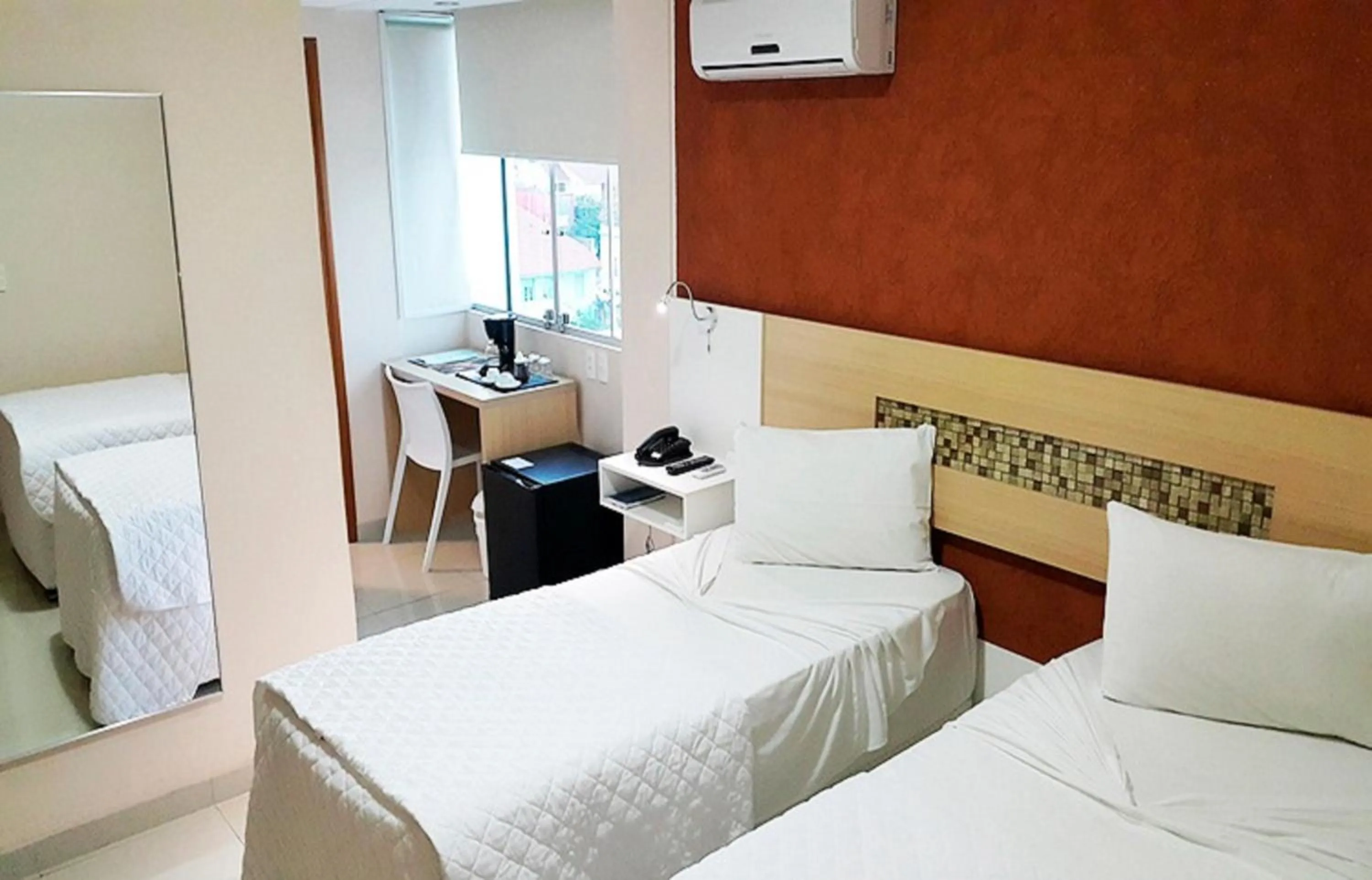 Bedroom, Bed in Emirates Hotel & Suites