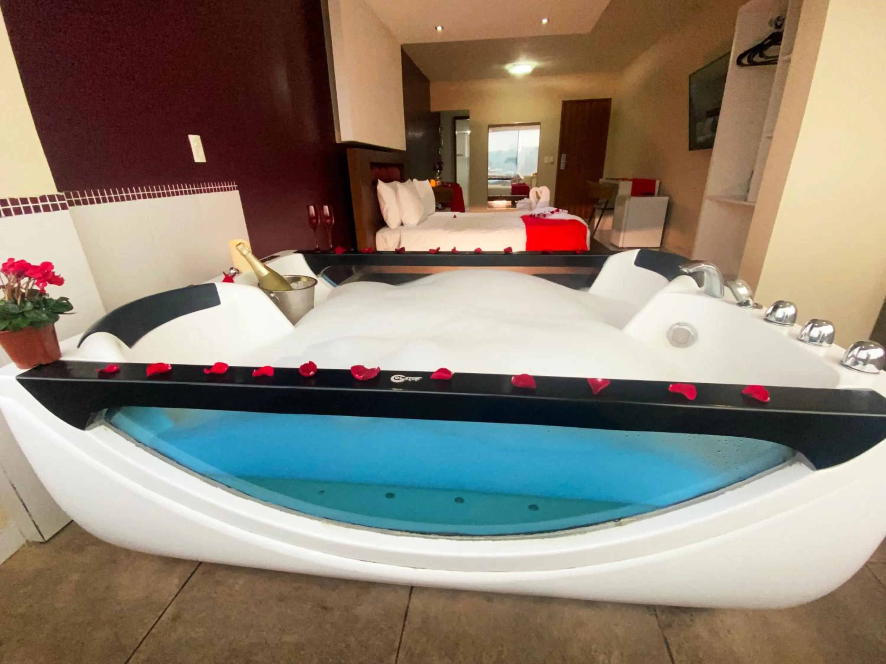 Emirates Hotel & Suites