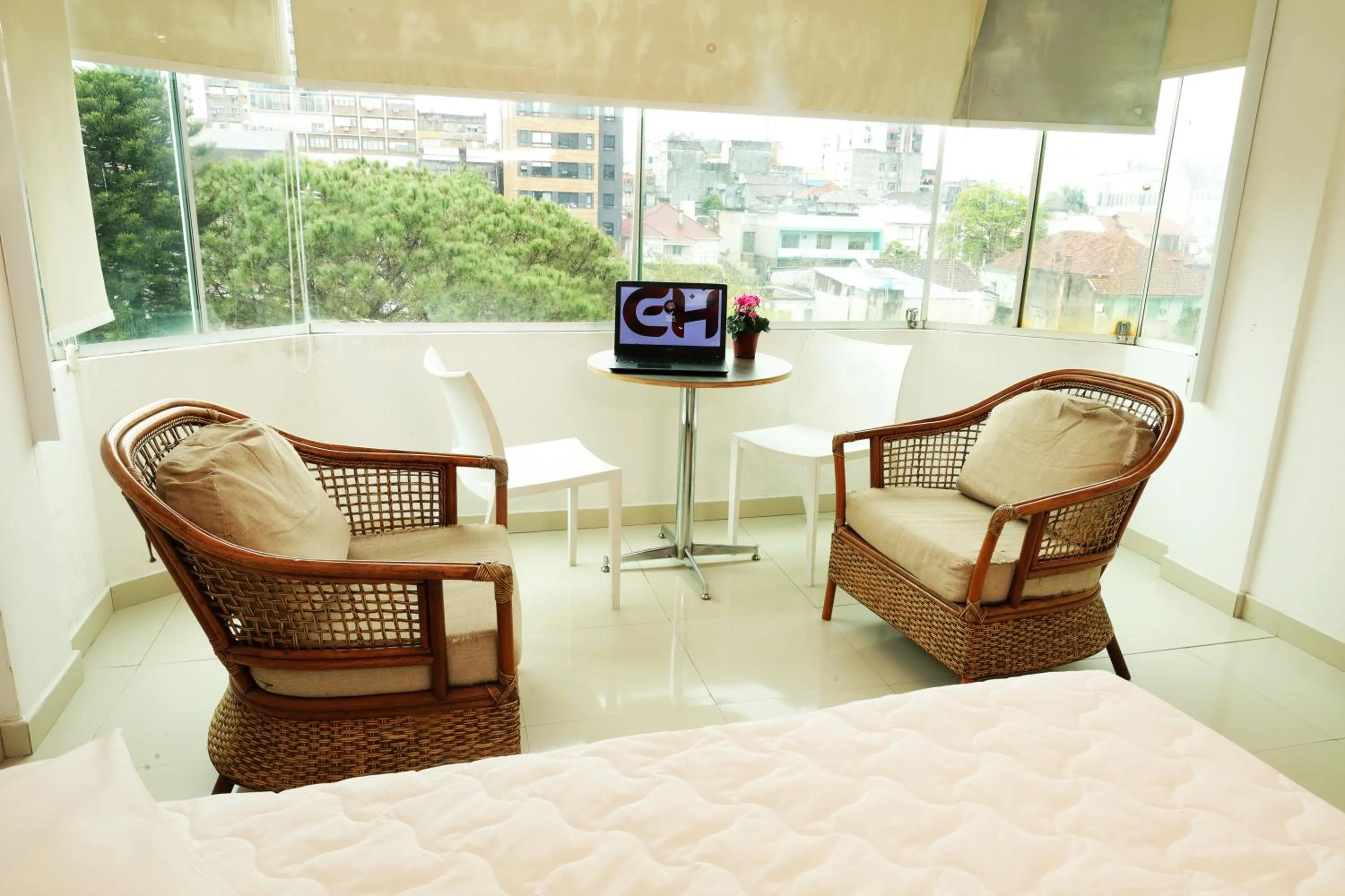 Emirates Hotel & Suites