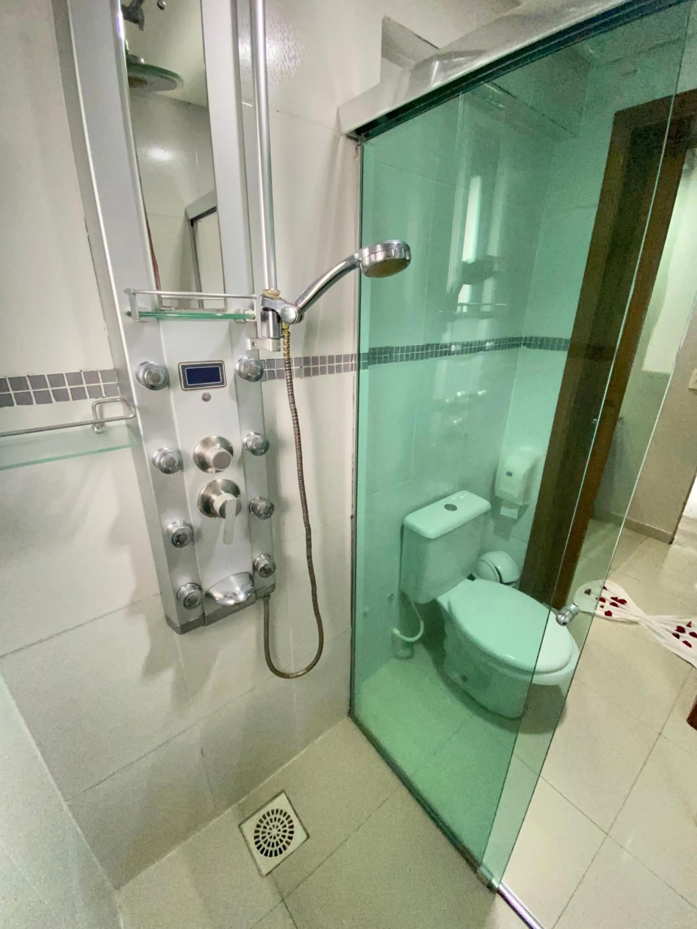 Emirates Hotel & Suites