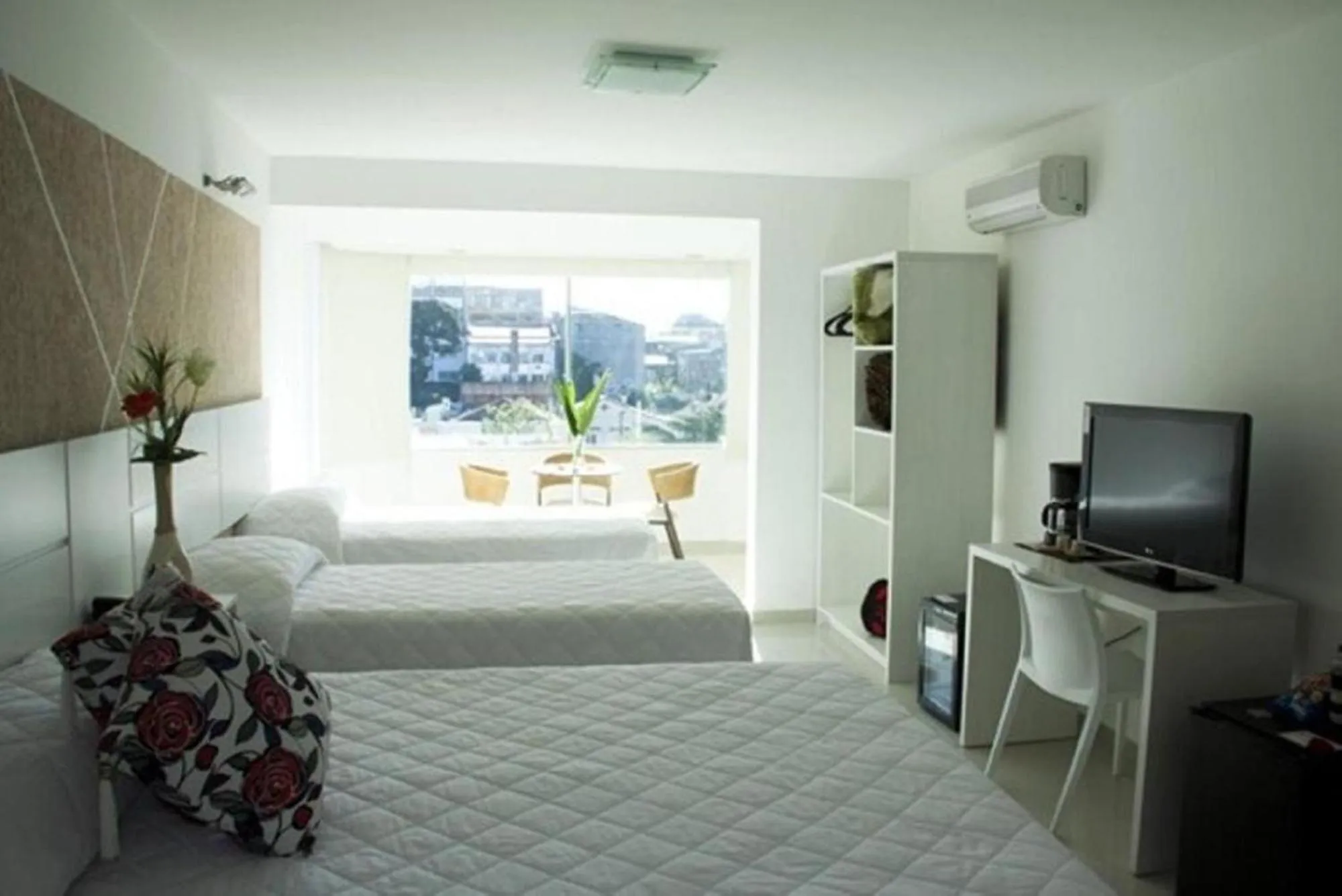 Bedroom, Bed in Emirates Hotel & Suites