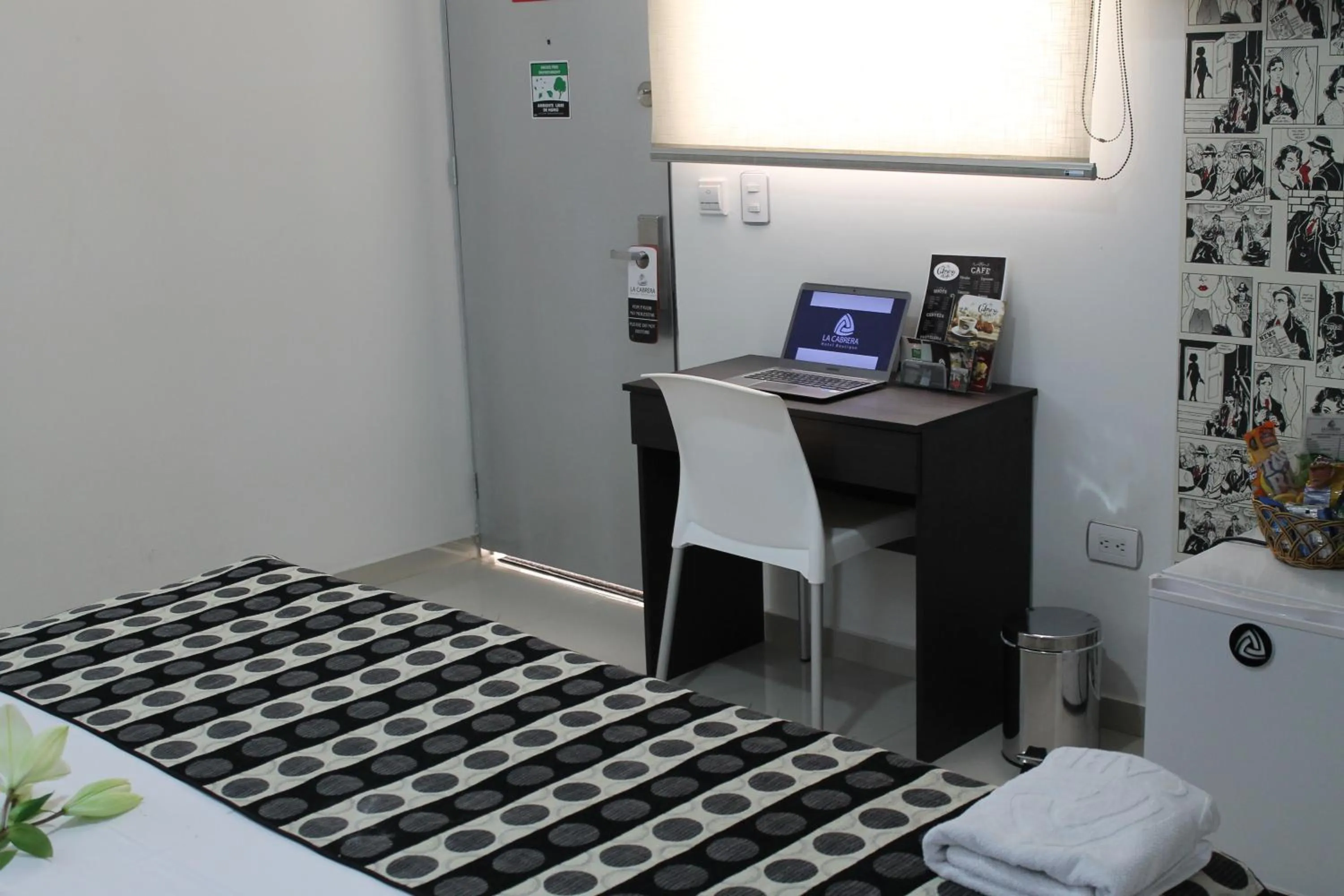 Seating area, Bed in La Cabrera Hotel Boutique