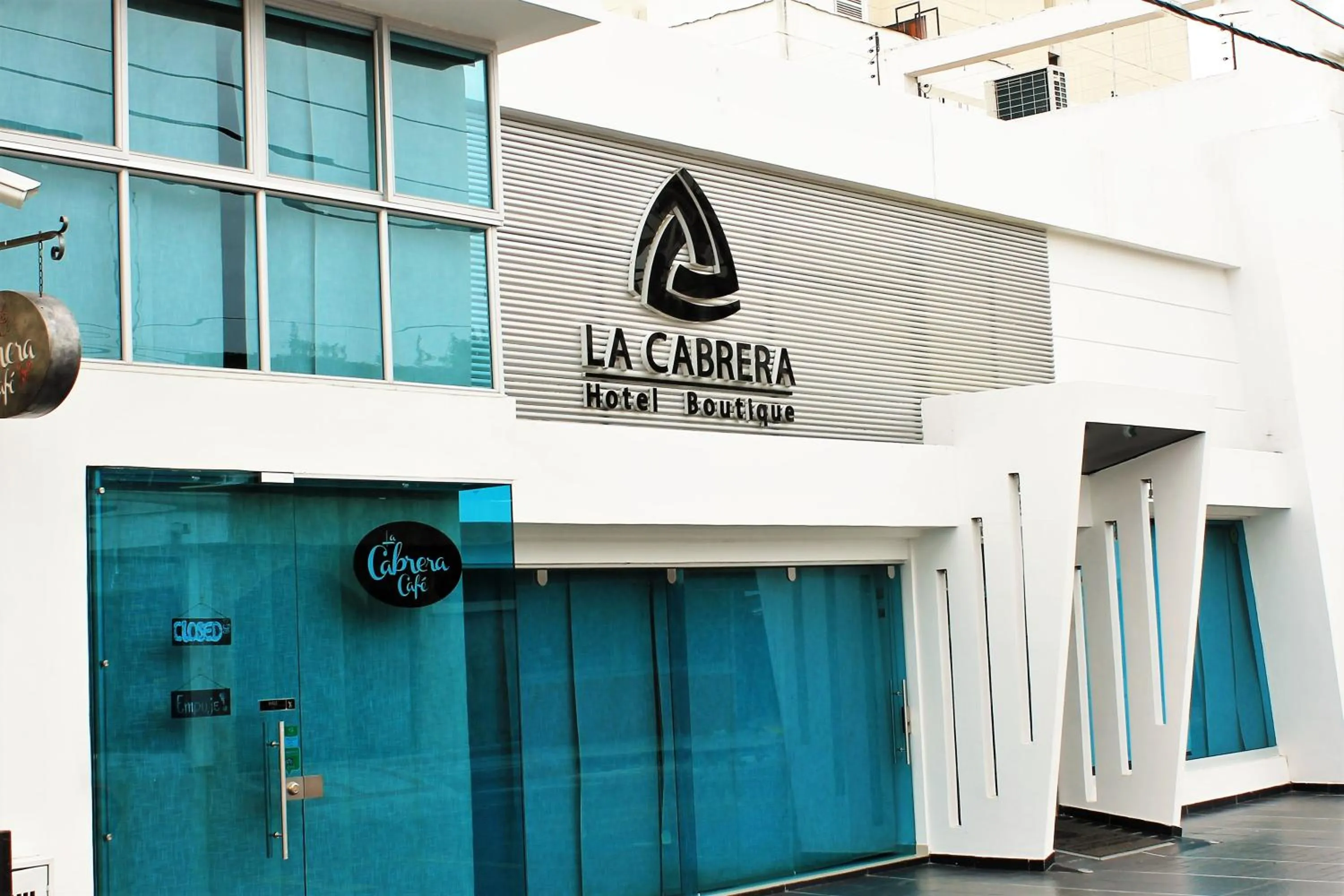 Facade/entrance in La Cabrera Hotel Boutique