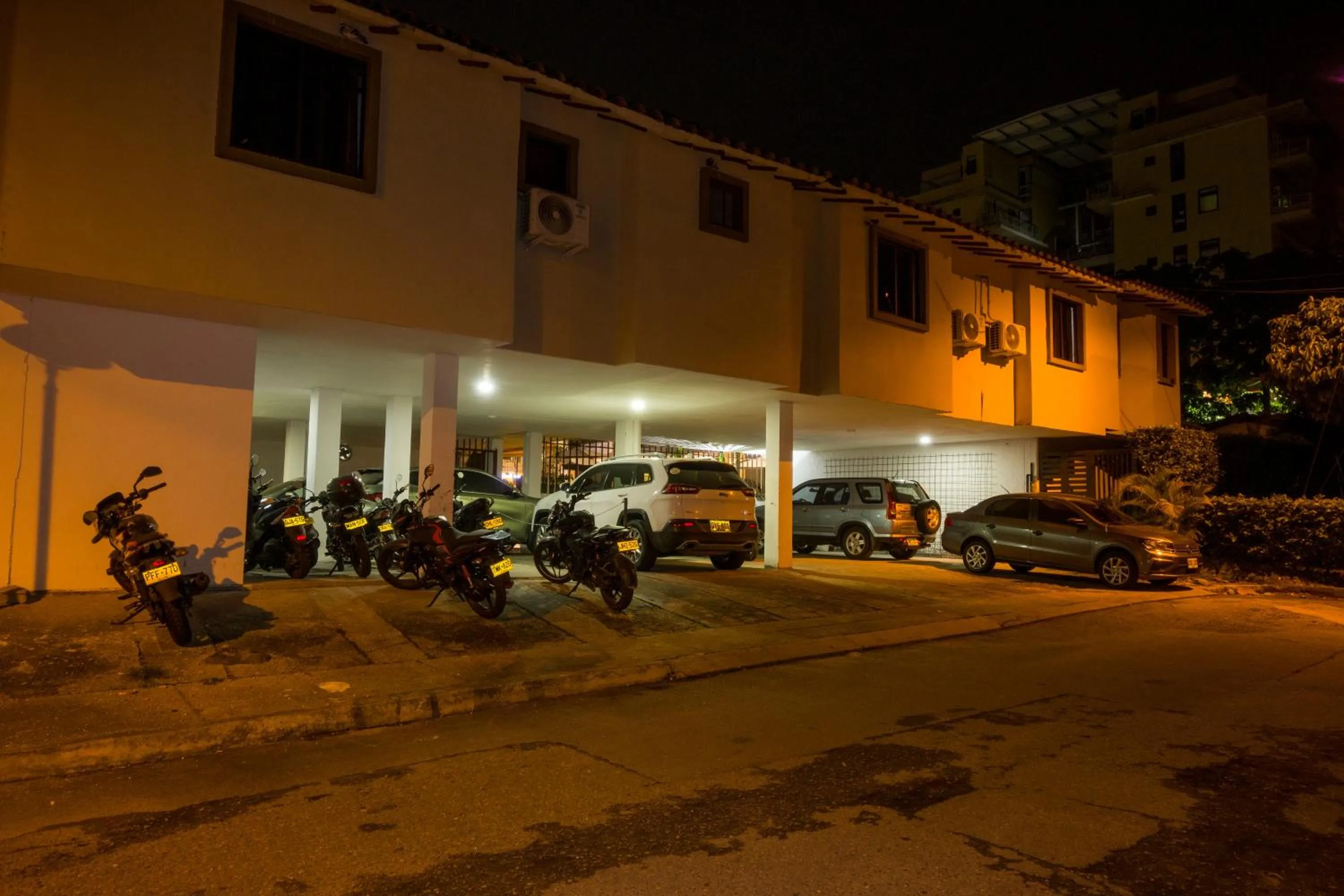 Parking in Corona Real