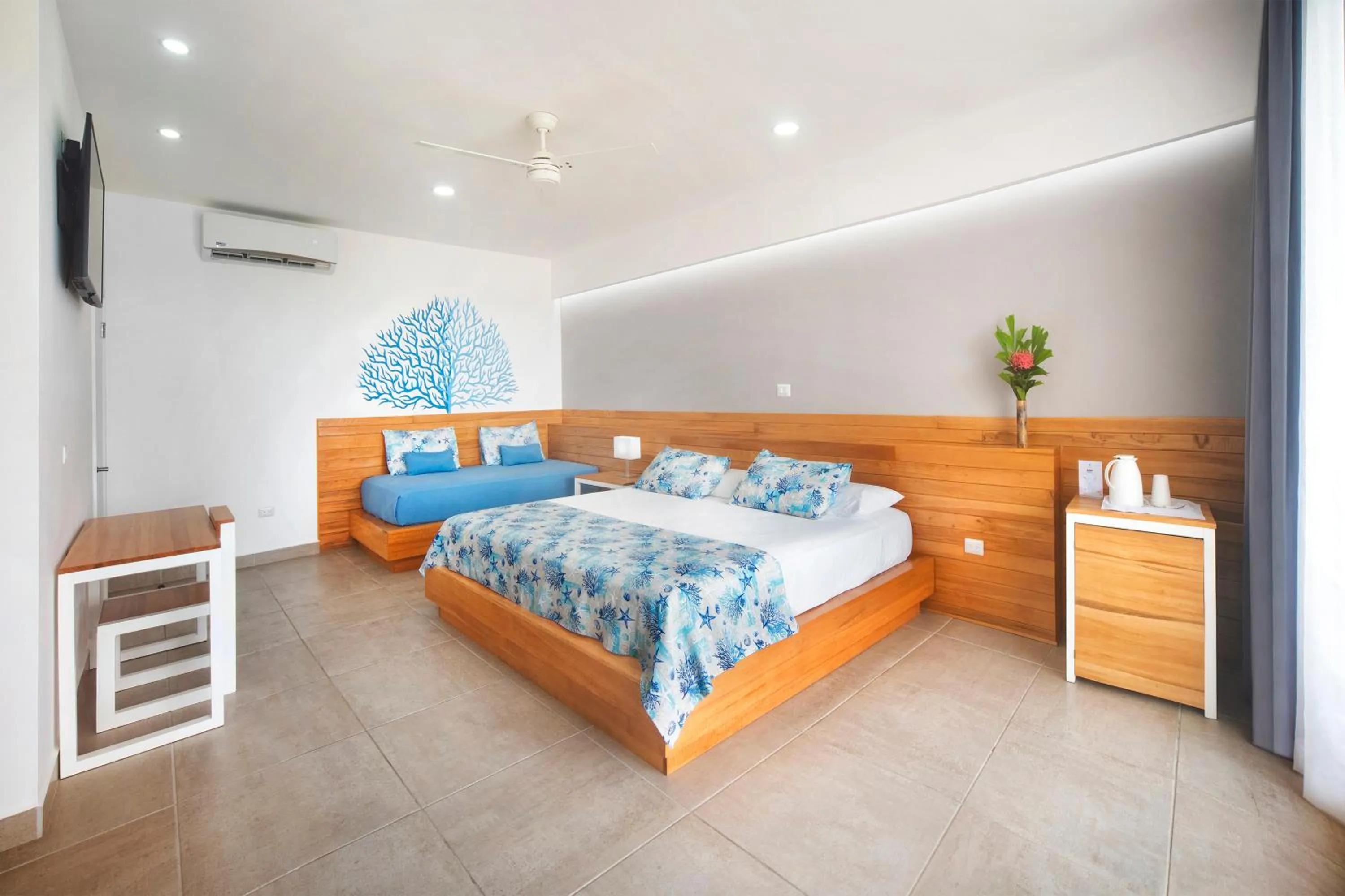 Decorative detail, Bed in Naboo Resort & Dive Center - Adults Only