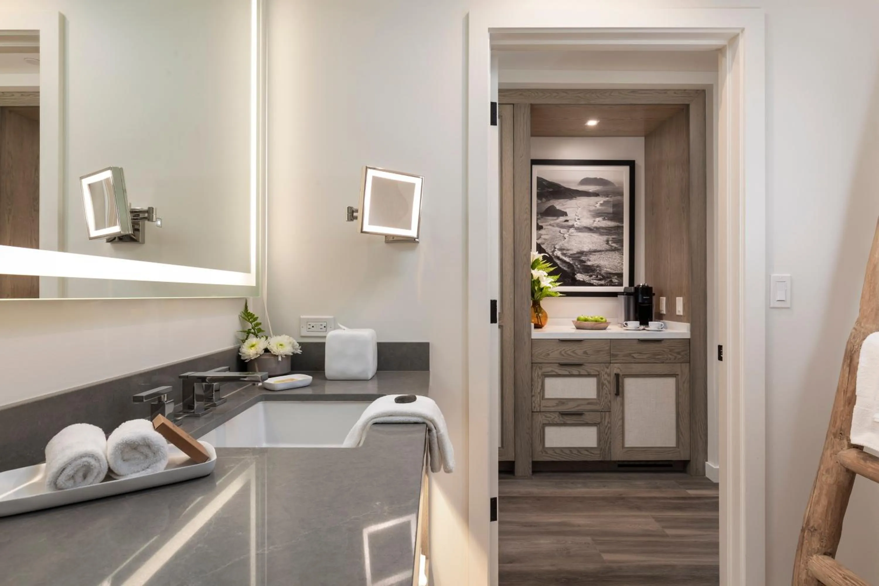 Bathroom in Stilwell Hotel