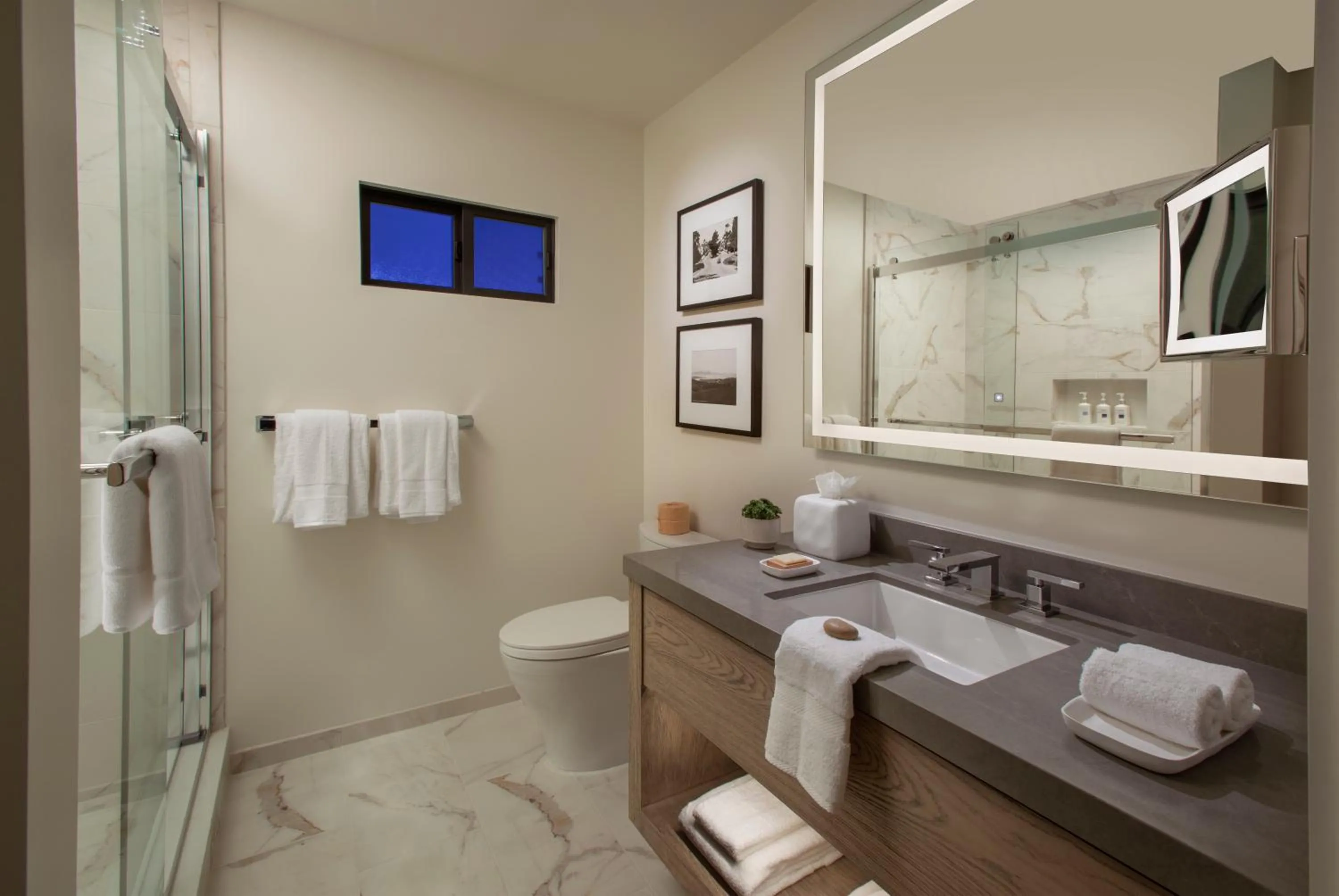 Bathroom in Stilwell Hotel