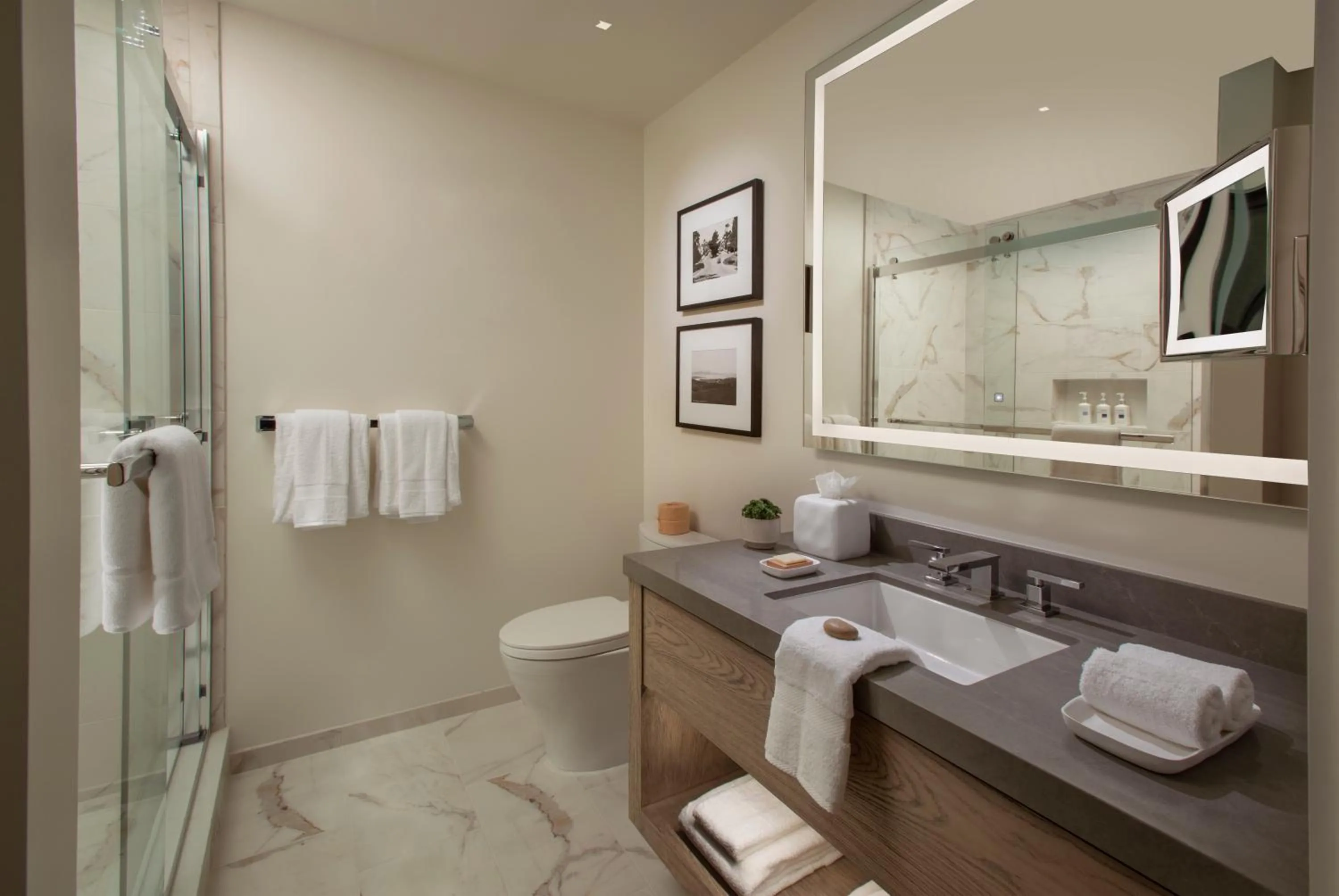 Shower in Stilwell Hotel