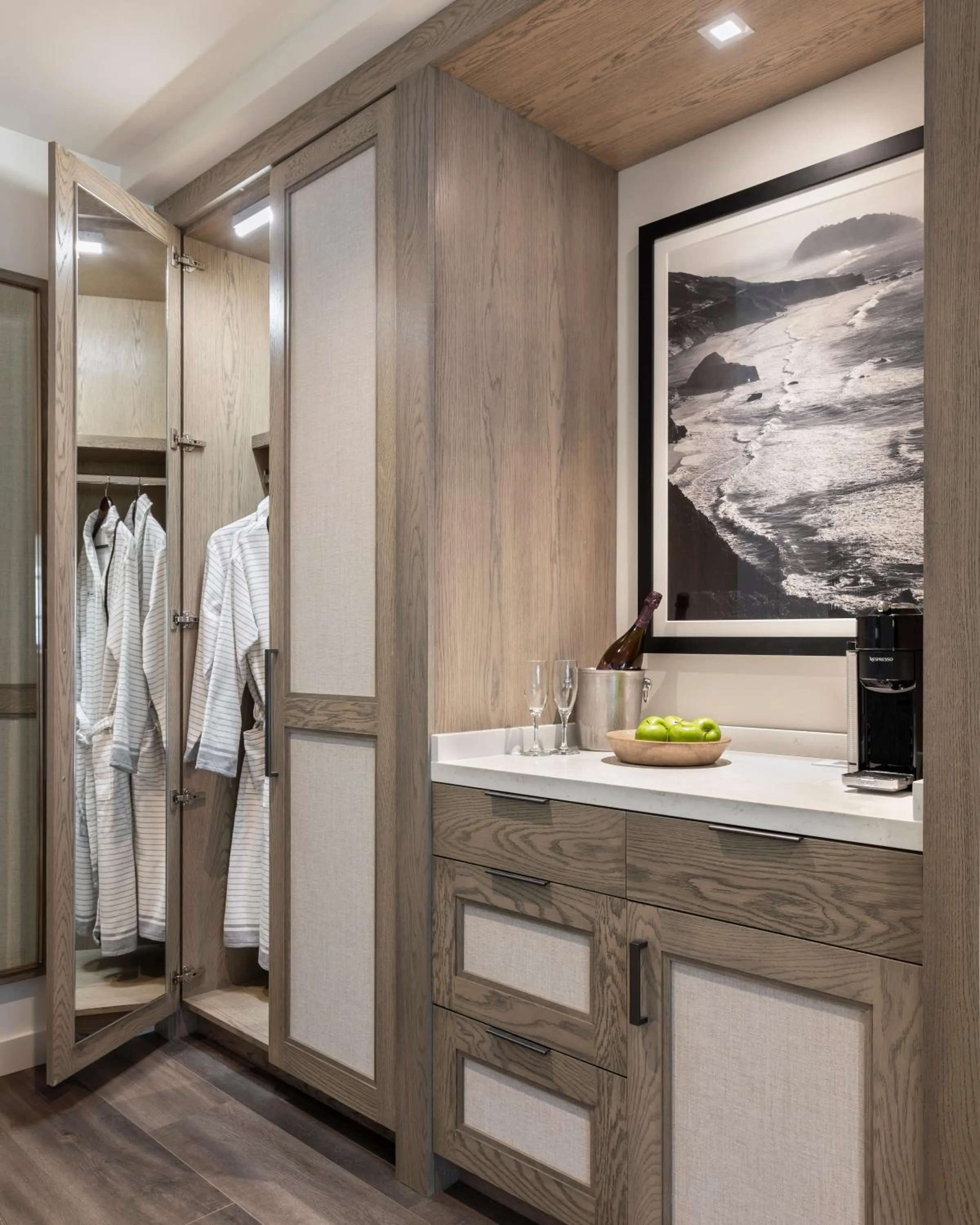 wardrobe in Stilwell Hotel