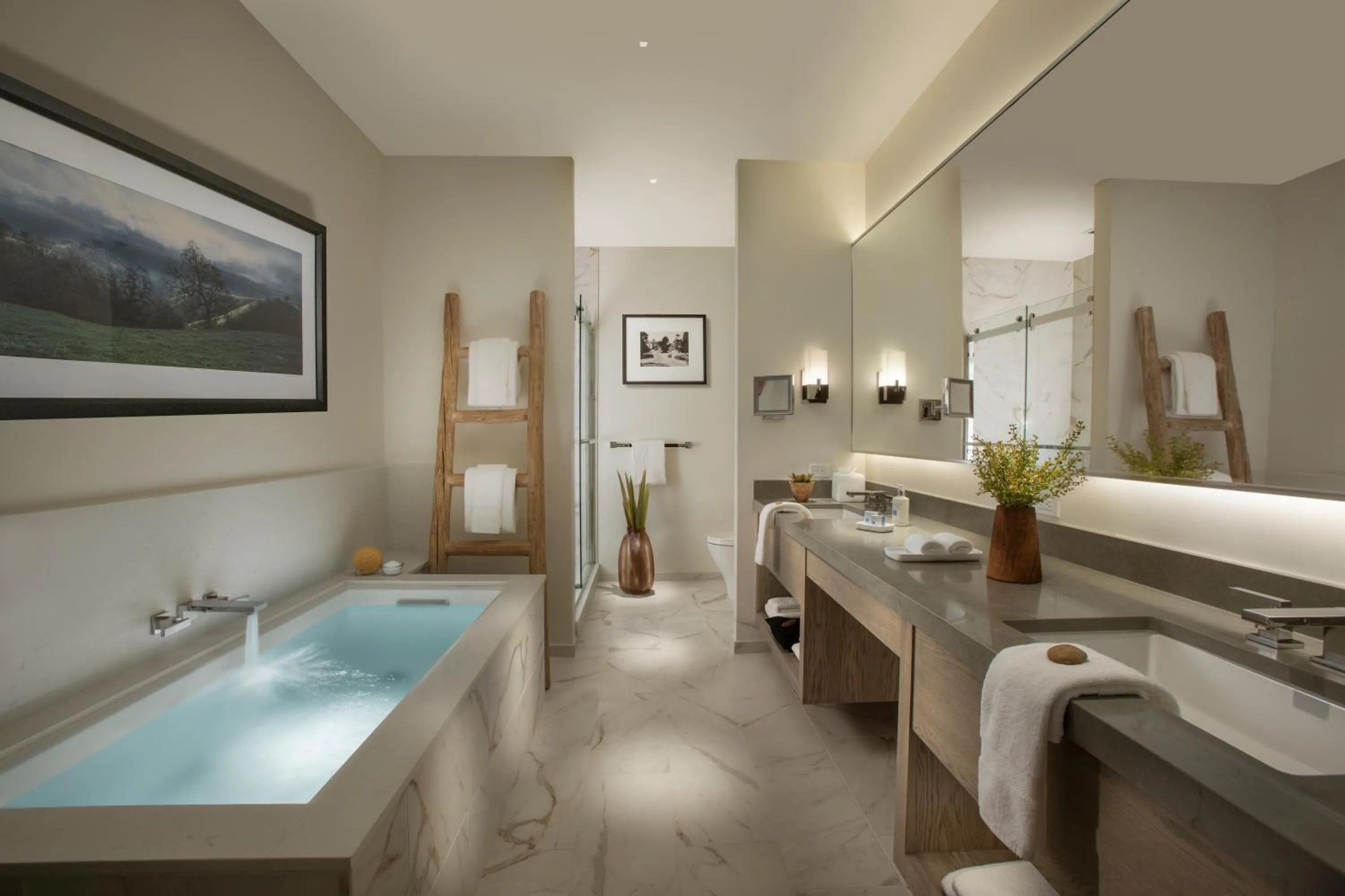 Bathroom, Bed in Stilwell Hotel