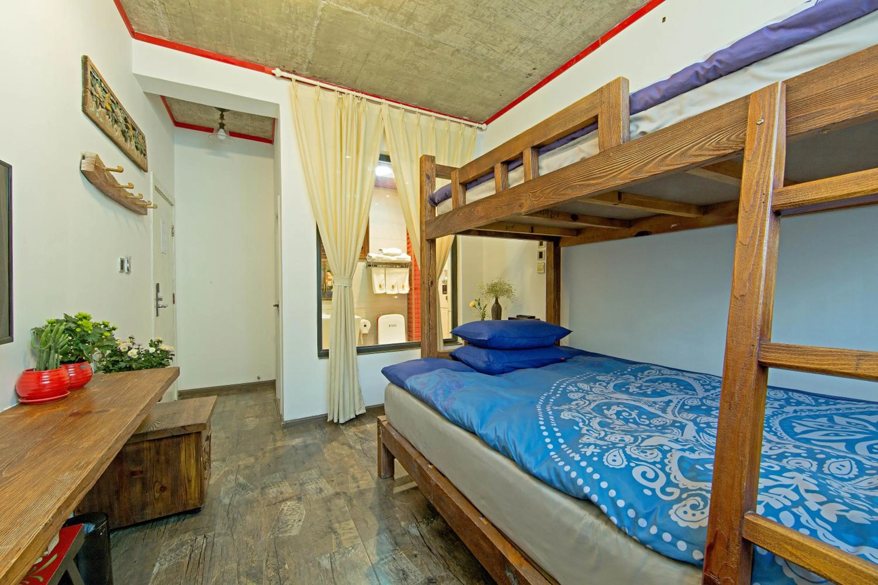 Bed in Old Story Inn Dali Ancient Town