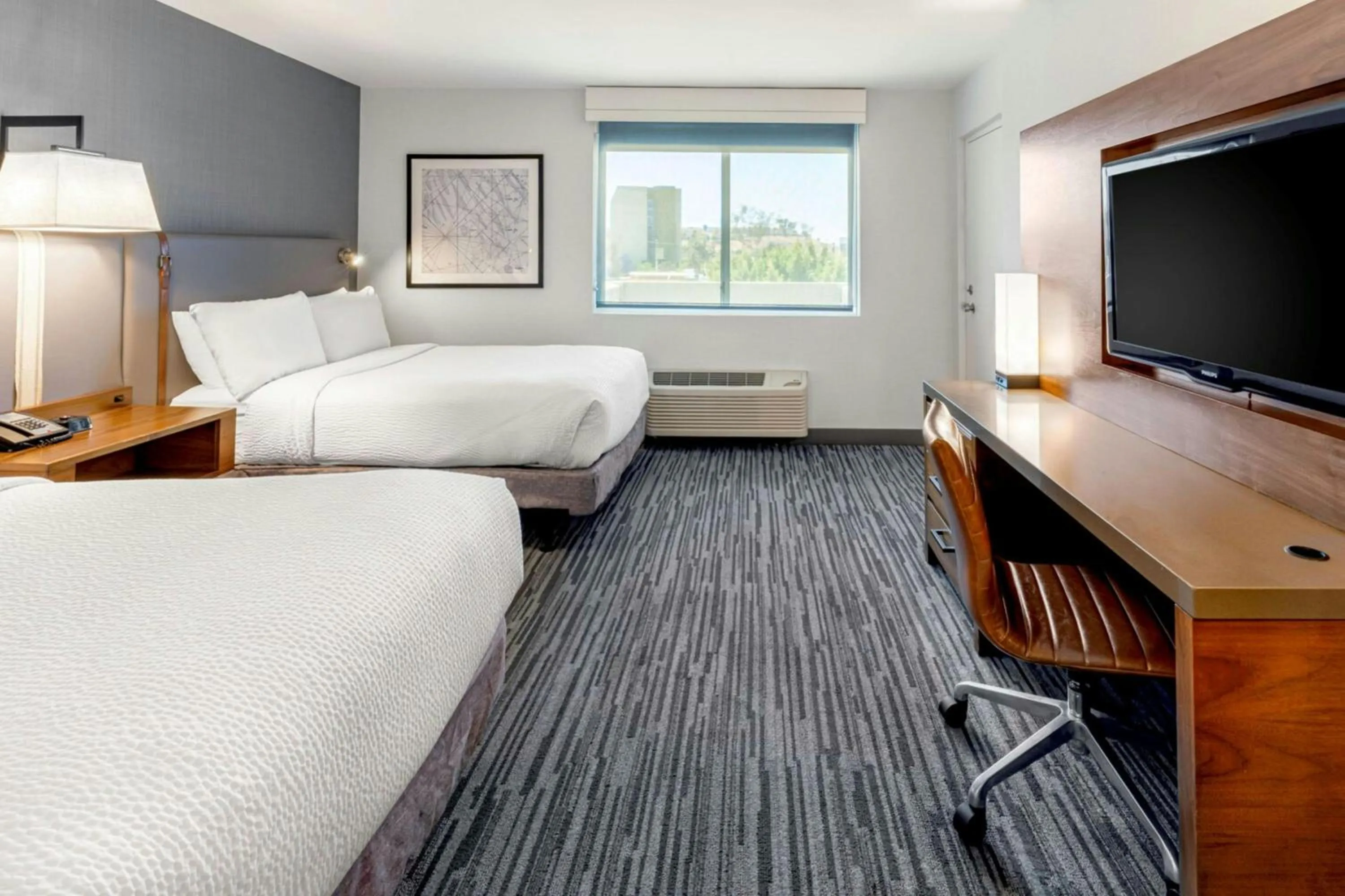 Photo of the whole room, Bed in Four Points by Sheraton Los Angeles Westside
