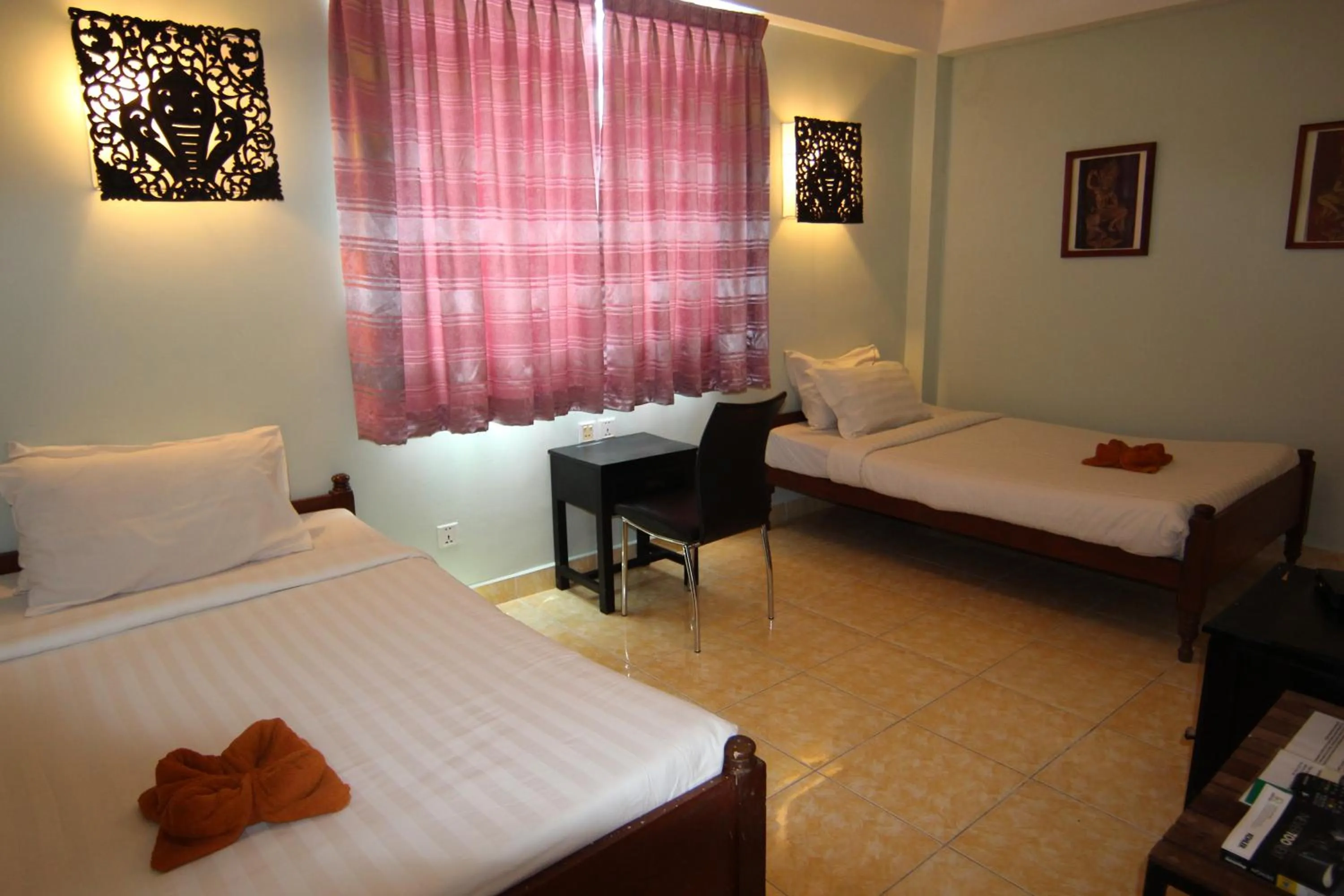 Shower, Bed in Naga Angkor Hostel