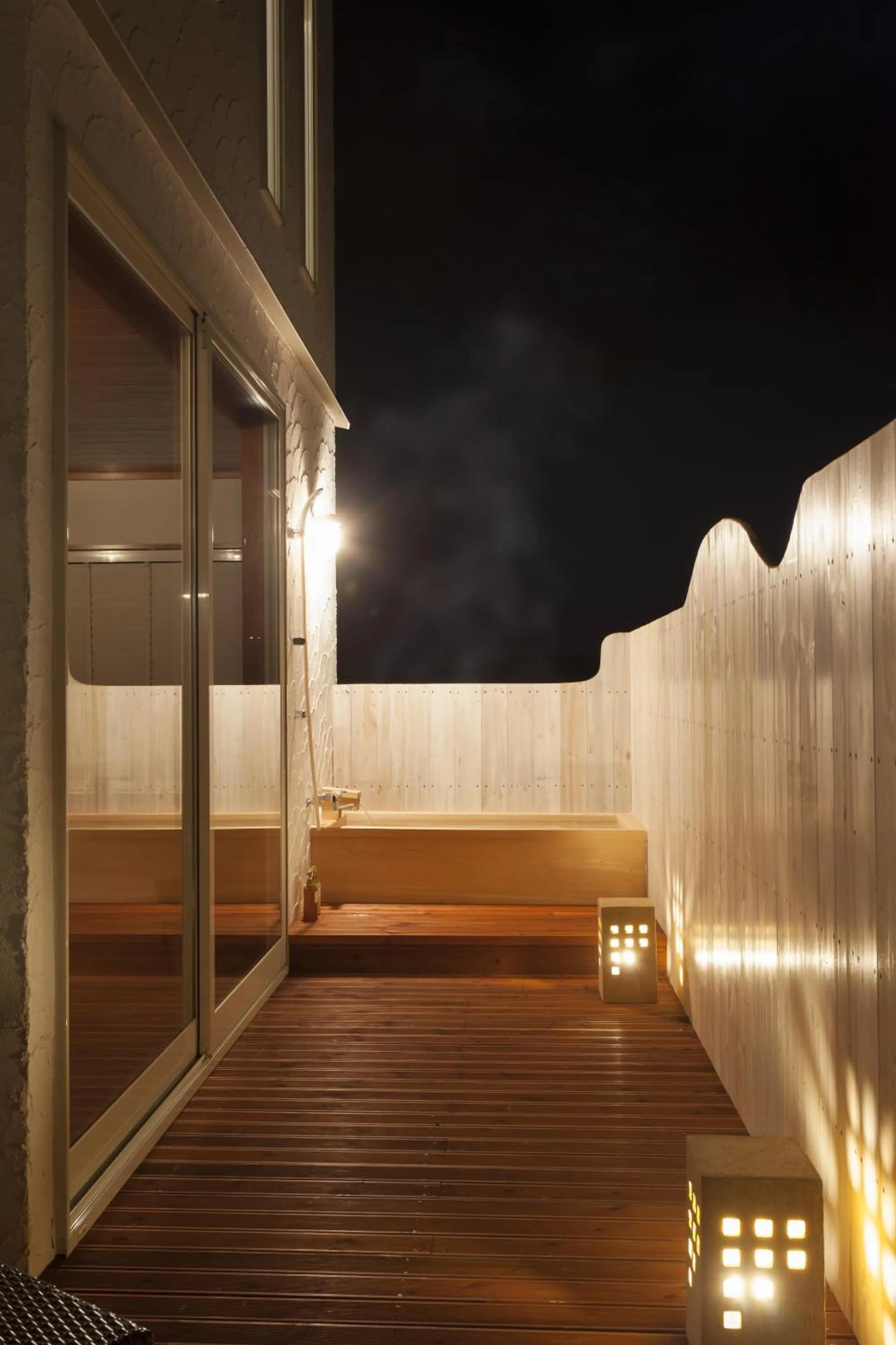 Night in Hotel Sea Shell