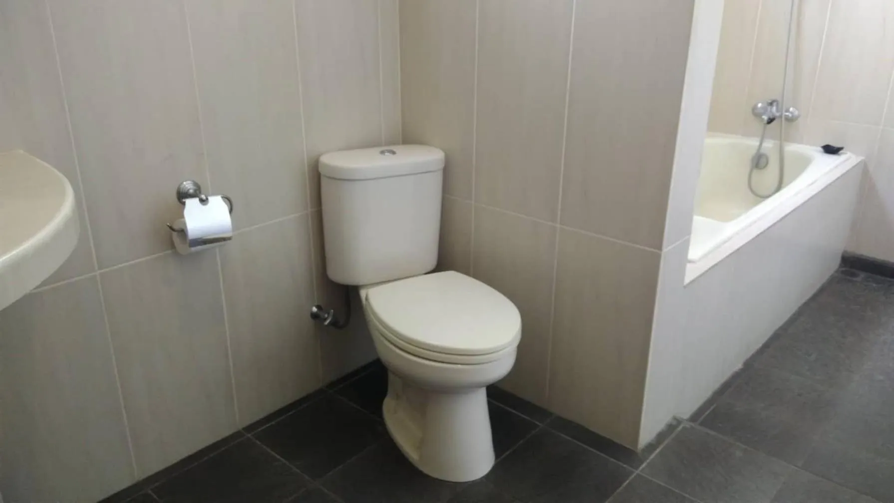 Shower in Prasanti Bed & Breakfast