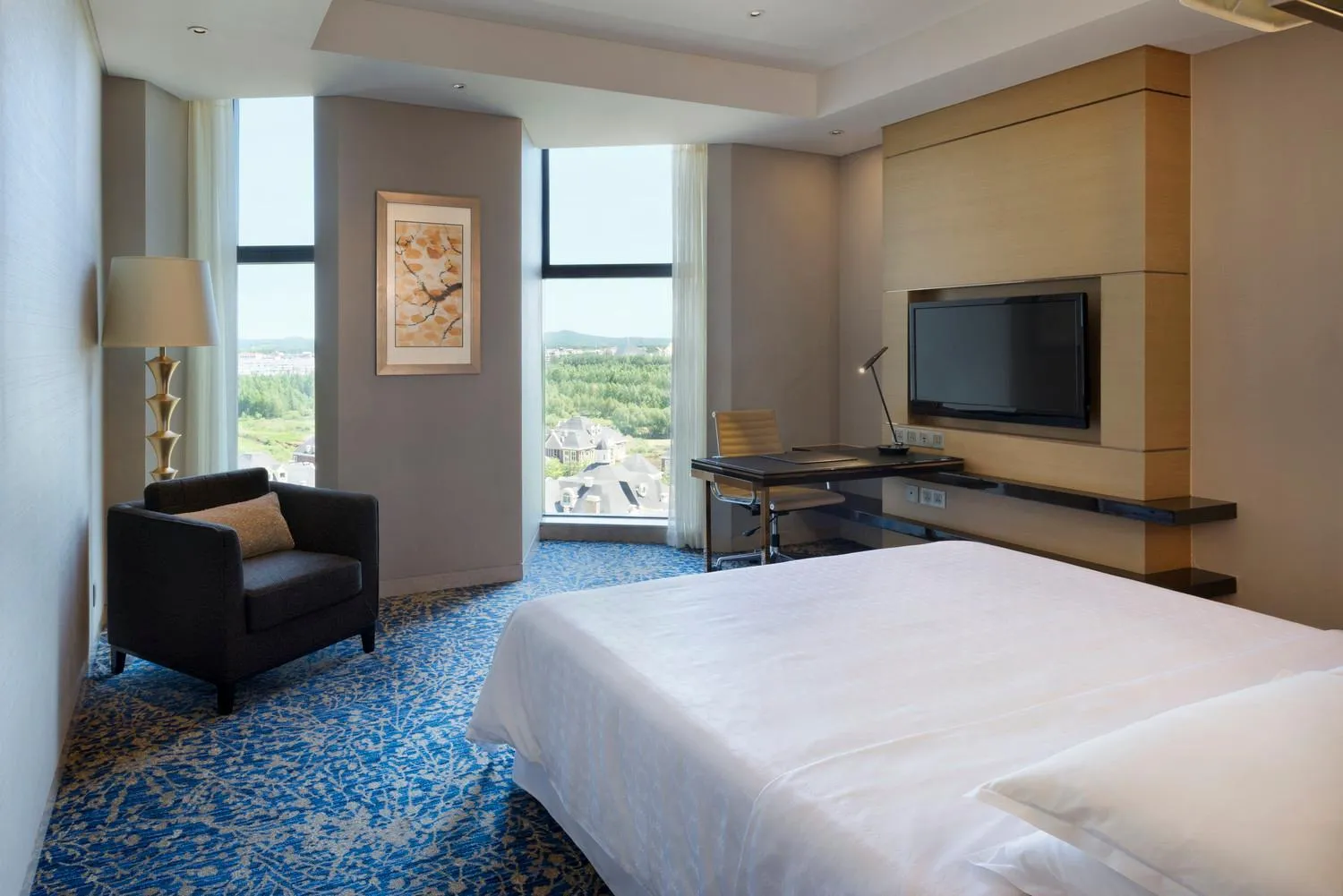 Photo of the whole room, Bed in Sheraton Changchun Jingyuetan Hotel