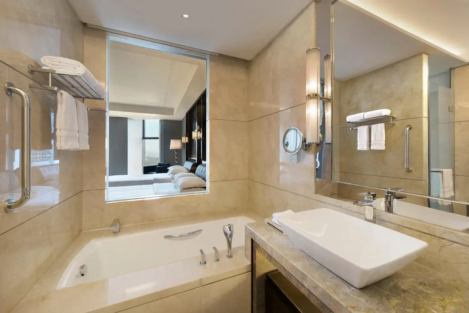 Guest room, 2 Twin/Single Bed(s) in Sheraton Changchun Jingyuetan Hotel Guest room, 2 Twin/Single Bed(s) in Sheraton Changchun Jingyuetan Hotel