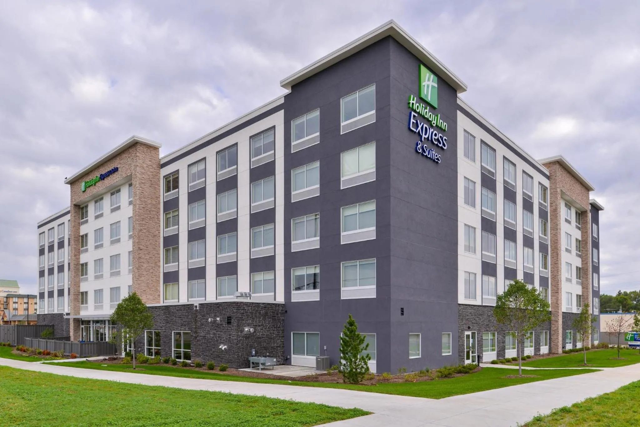 Property building in Holiday Inn Express & Suites - Mall of America - MSP Airport by IHG