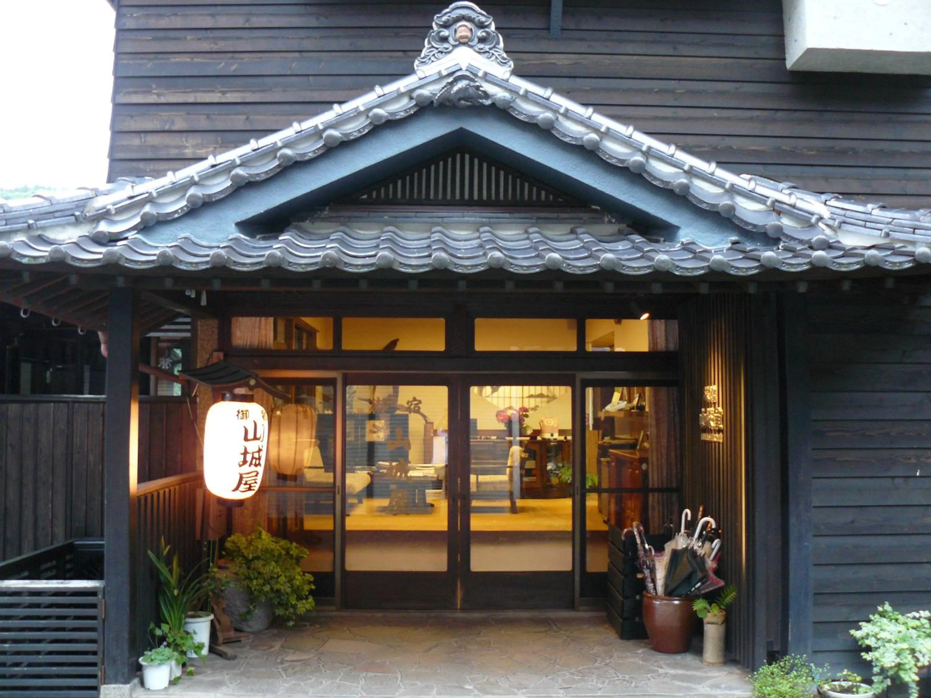Facade/entrance in Ryokan Yamashiroya