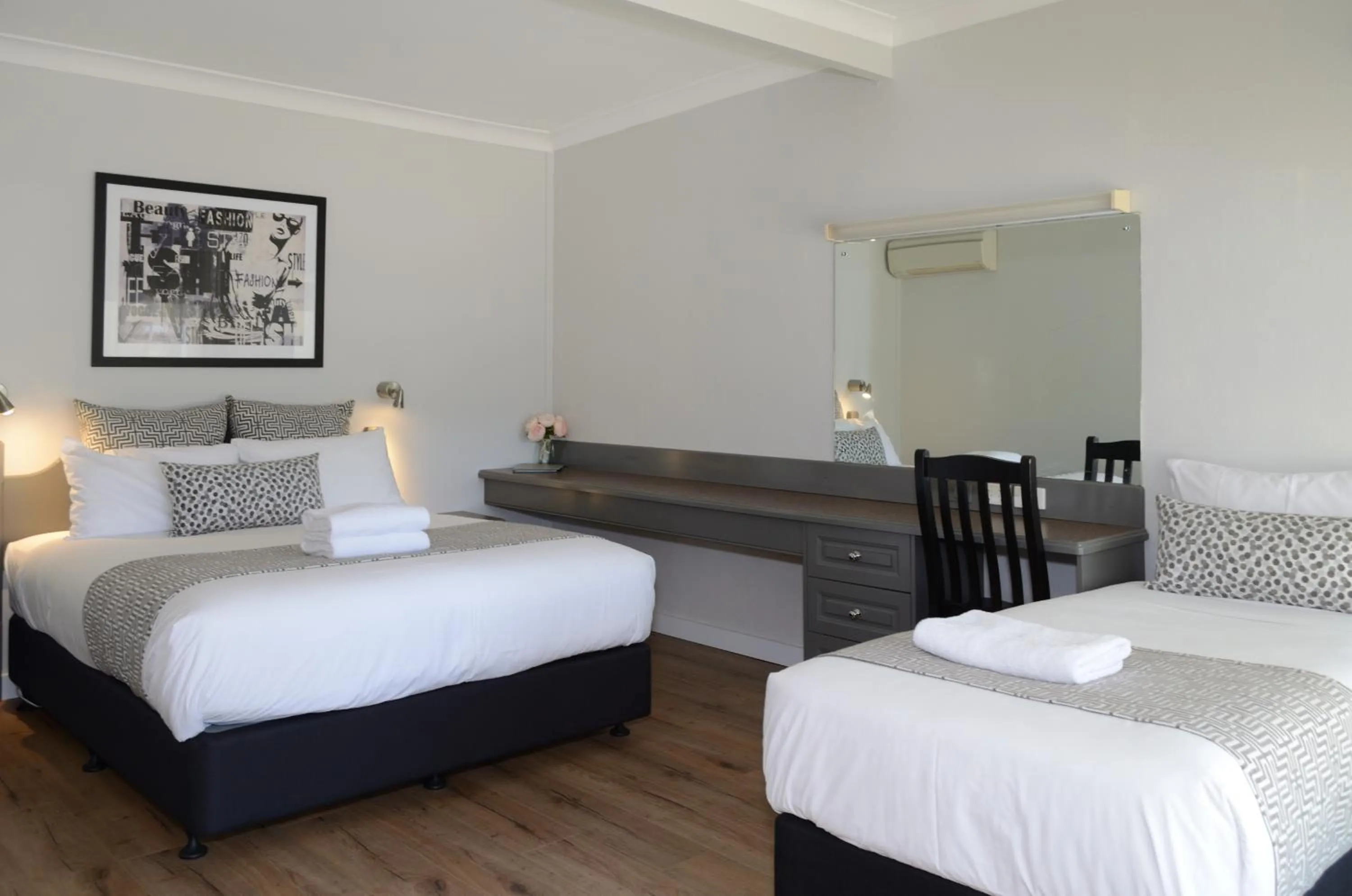 Photo of the whole room, Bed in Myrtleford Motel on Alpine