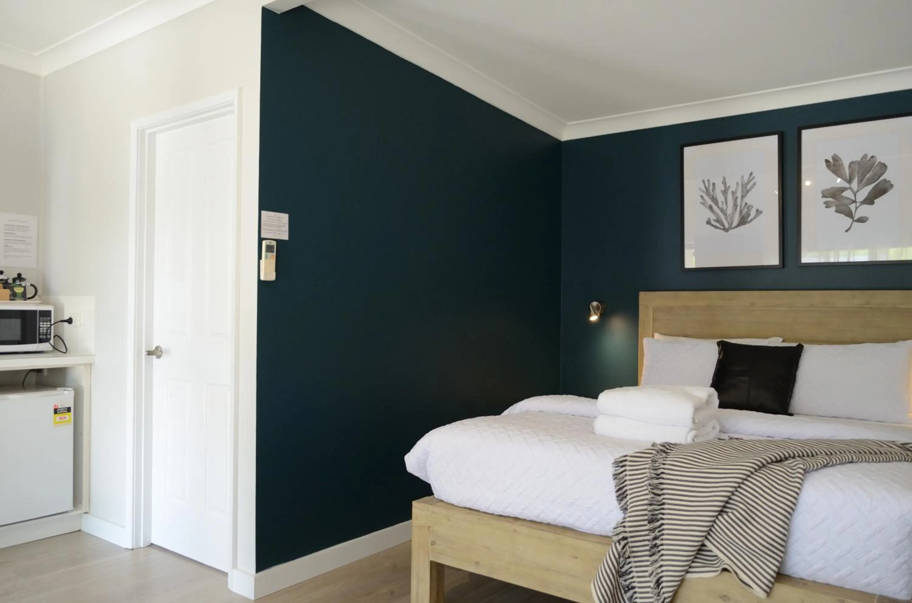 Bedroom, Bed in Myrtleford Motel on Alpine