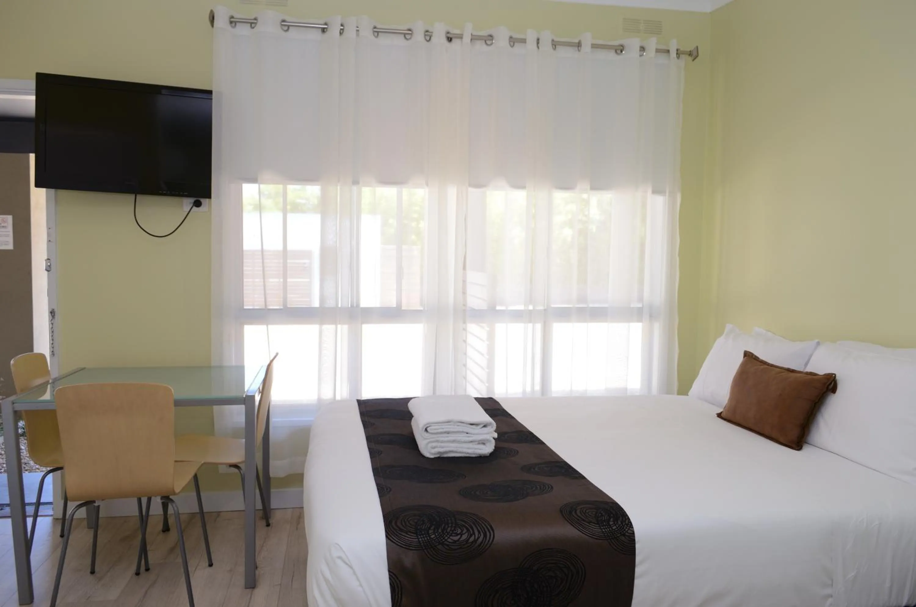 Bed in Myrtleford Motel on Alpine