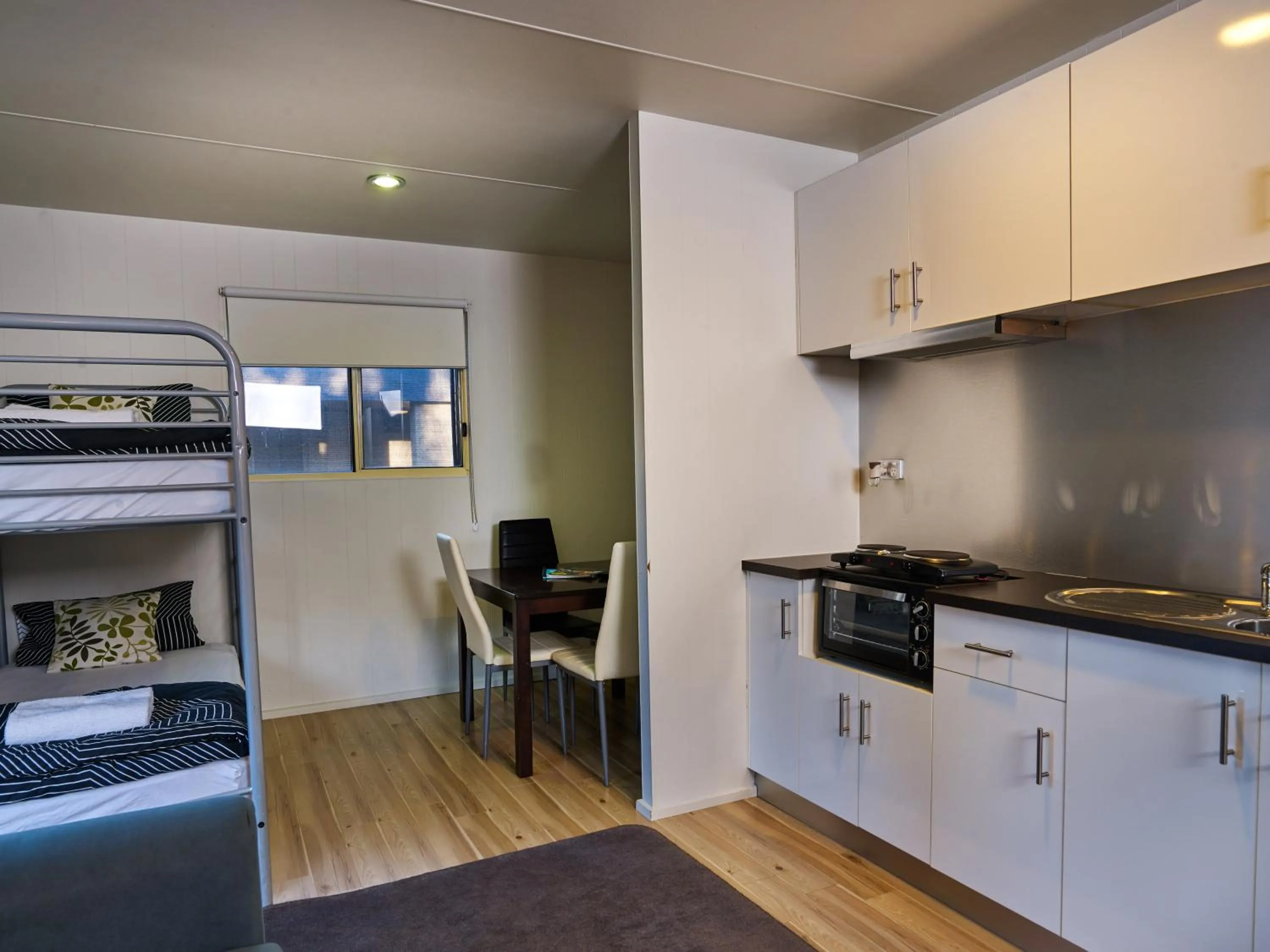 Kitchen or kitchenette in Myrtleford Motel on Alpine