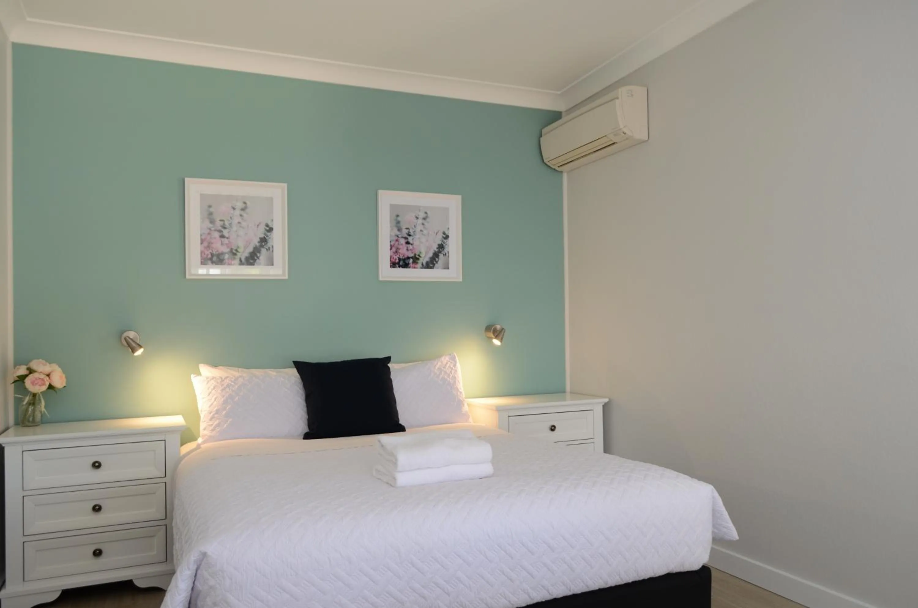 Bedroom, Bed in Myrtleford Motel on Alpine