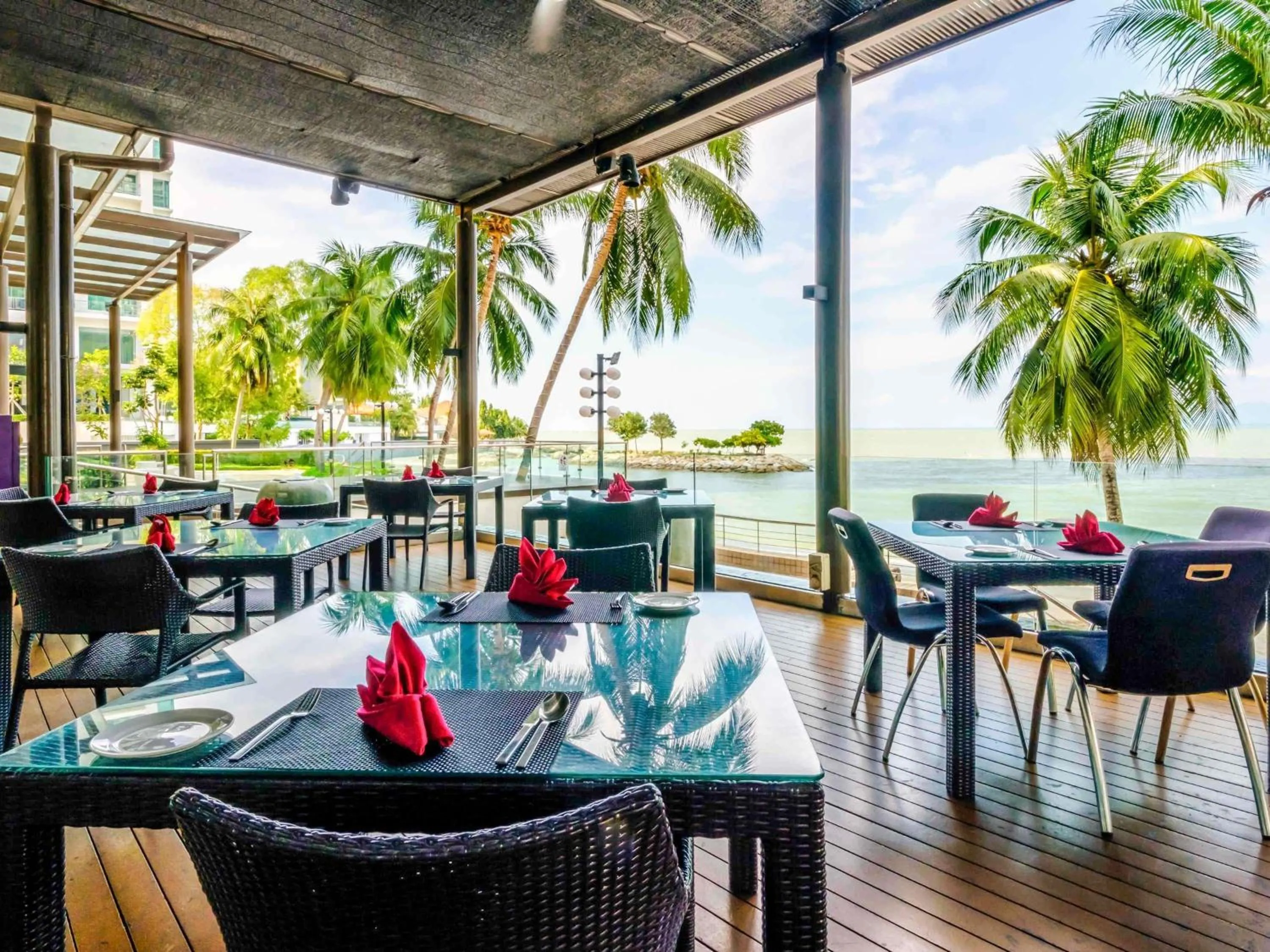 Restaurant/places to eat in Mercure Penang Beach