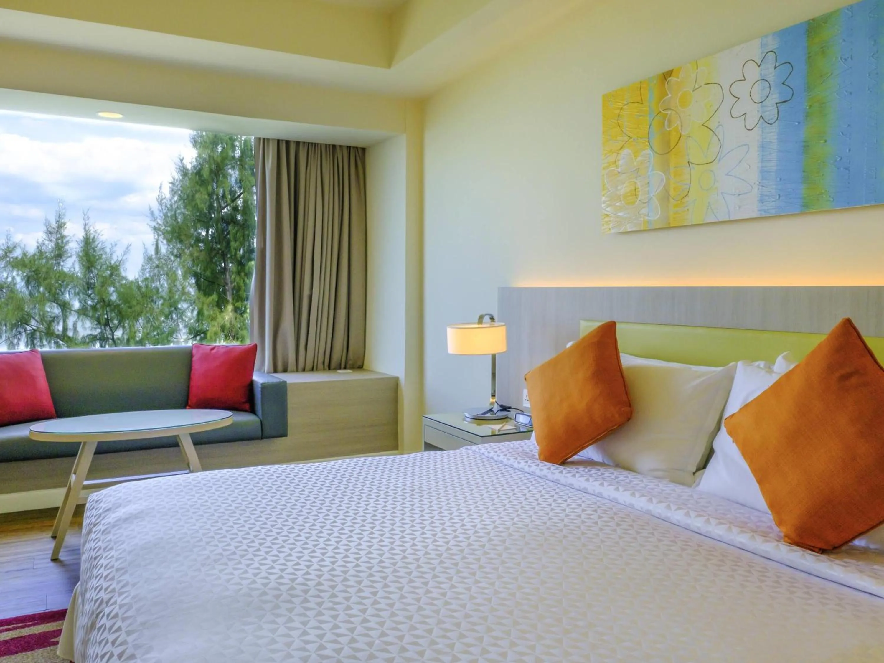 Bedroom, Bed in Mercure Penang Beach