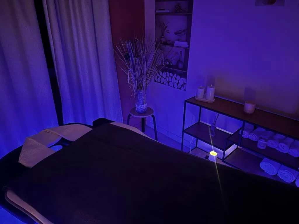 Massage, Bed in Hôtel Terminus - Pizzeria Pizz'a gogo - salle de sport - face à la gare