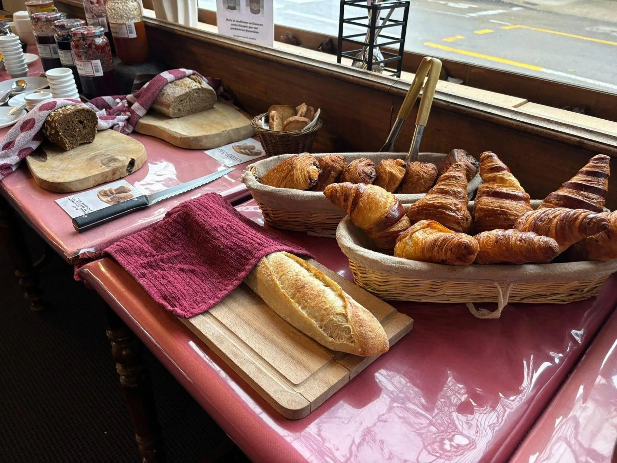 Breakfast in Hôtel Terminus - Pizzeria Pizz'a gogo - salle de sport - face à la gare