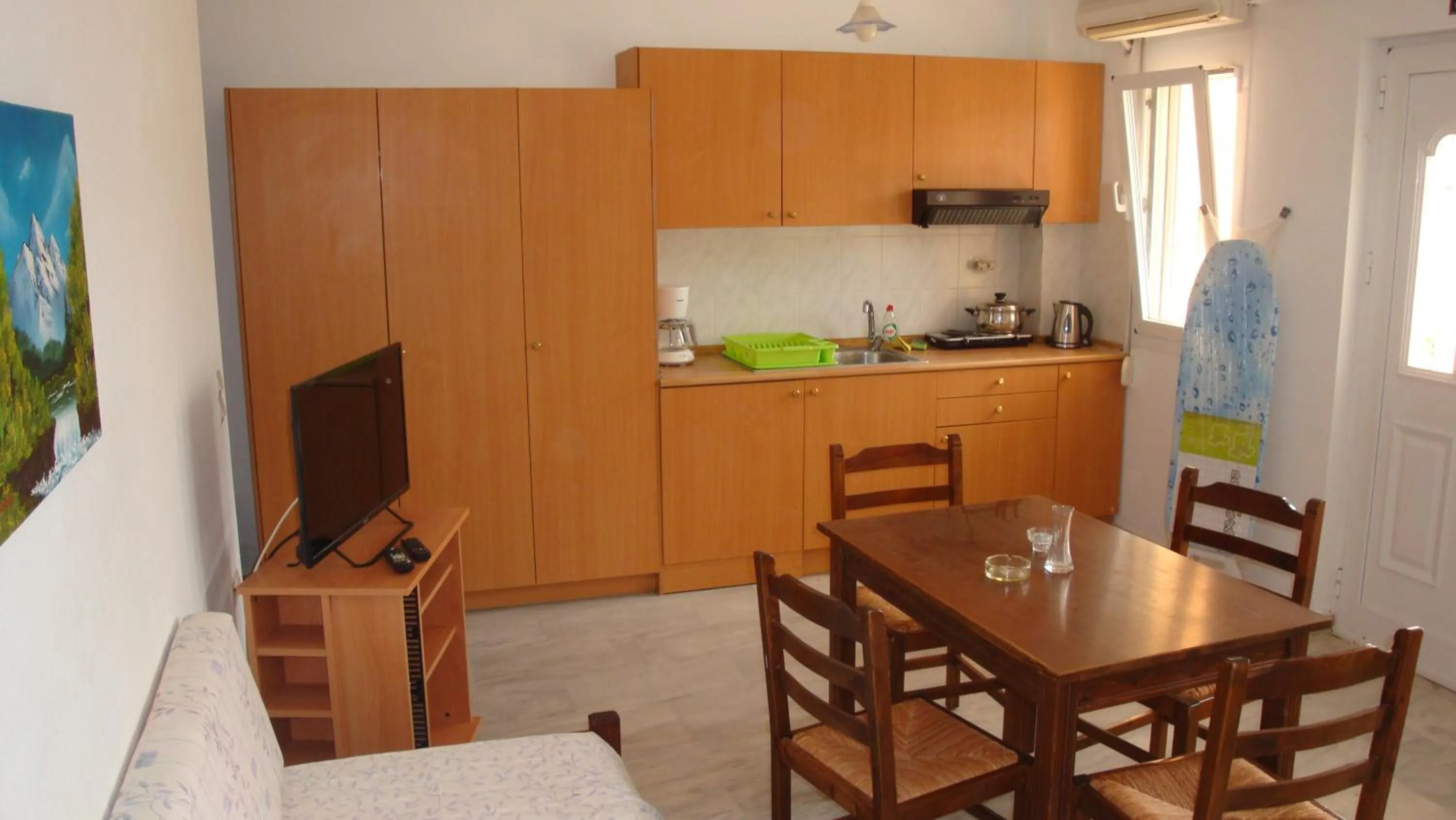 TV and multimedia in Calamon Apartments