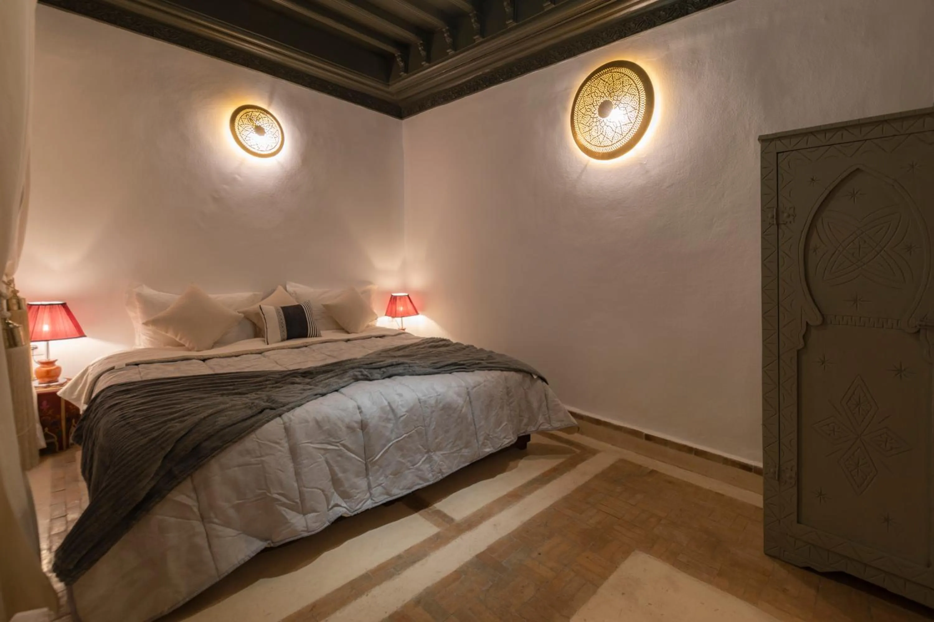 Bed in Riad dar El Arsa Rooftop & jacuzzi