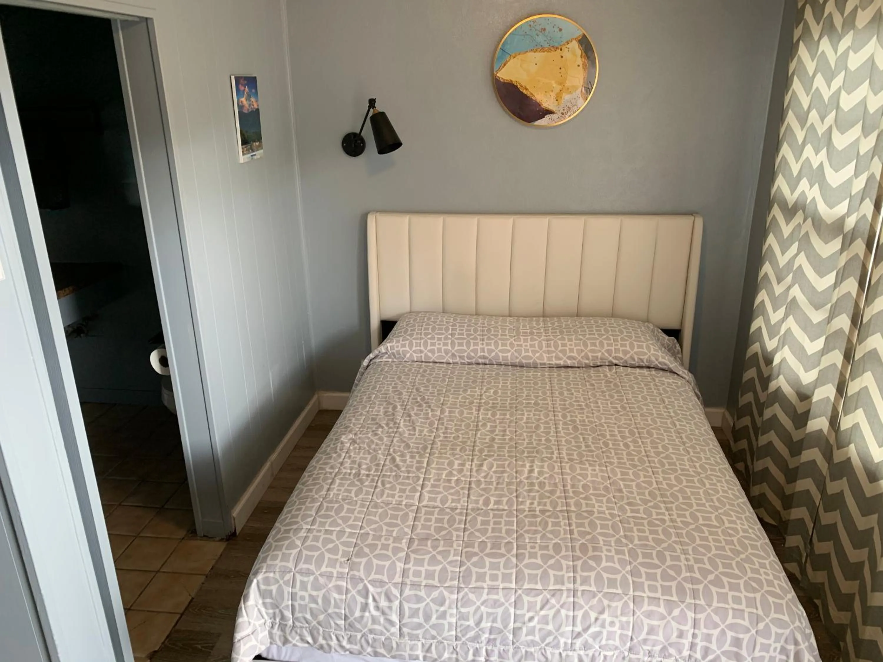 Bedroom in American Inn