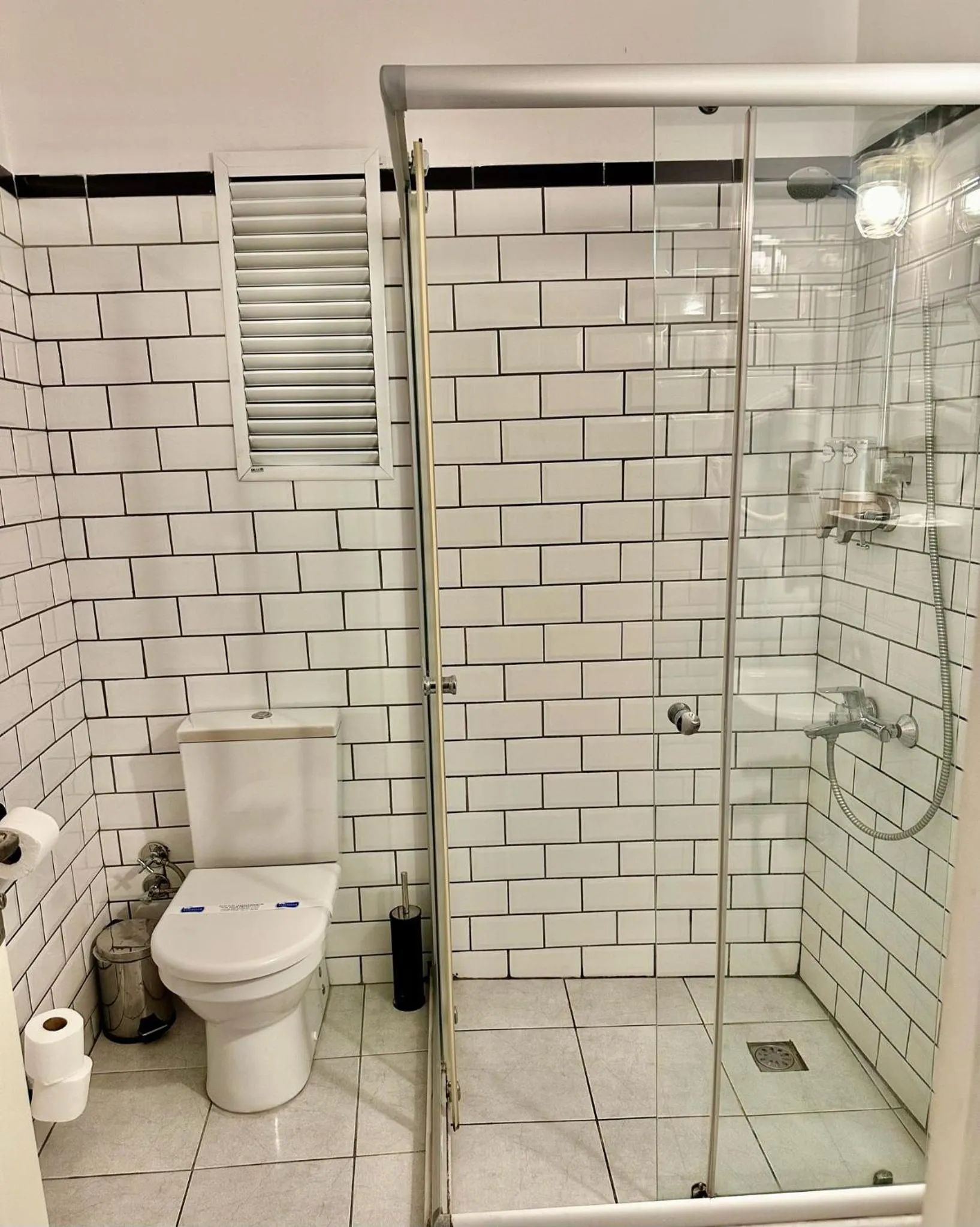 Toilet in Rumours Inn