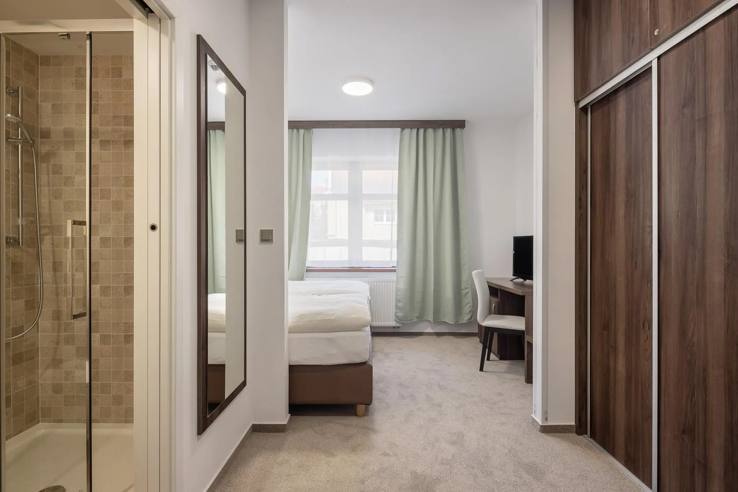 Photo of the whole room, Bed in Hotel Grand