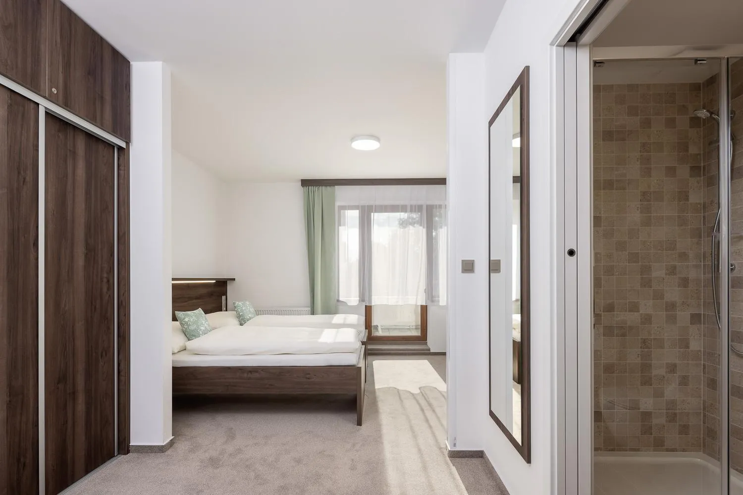 Balcony/Terrace, Bed in Hotel Grand