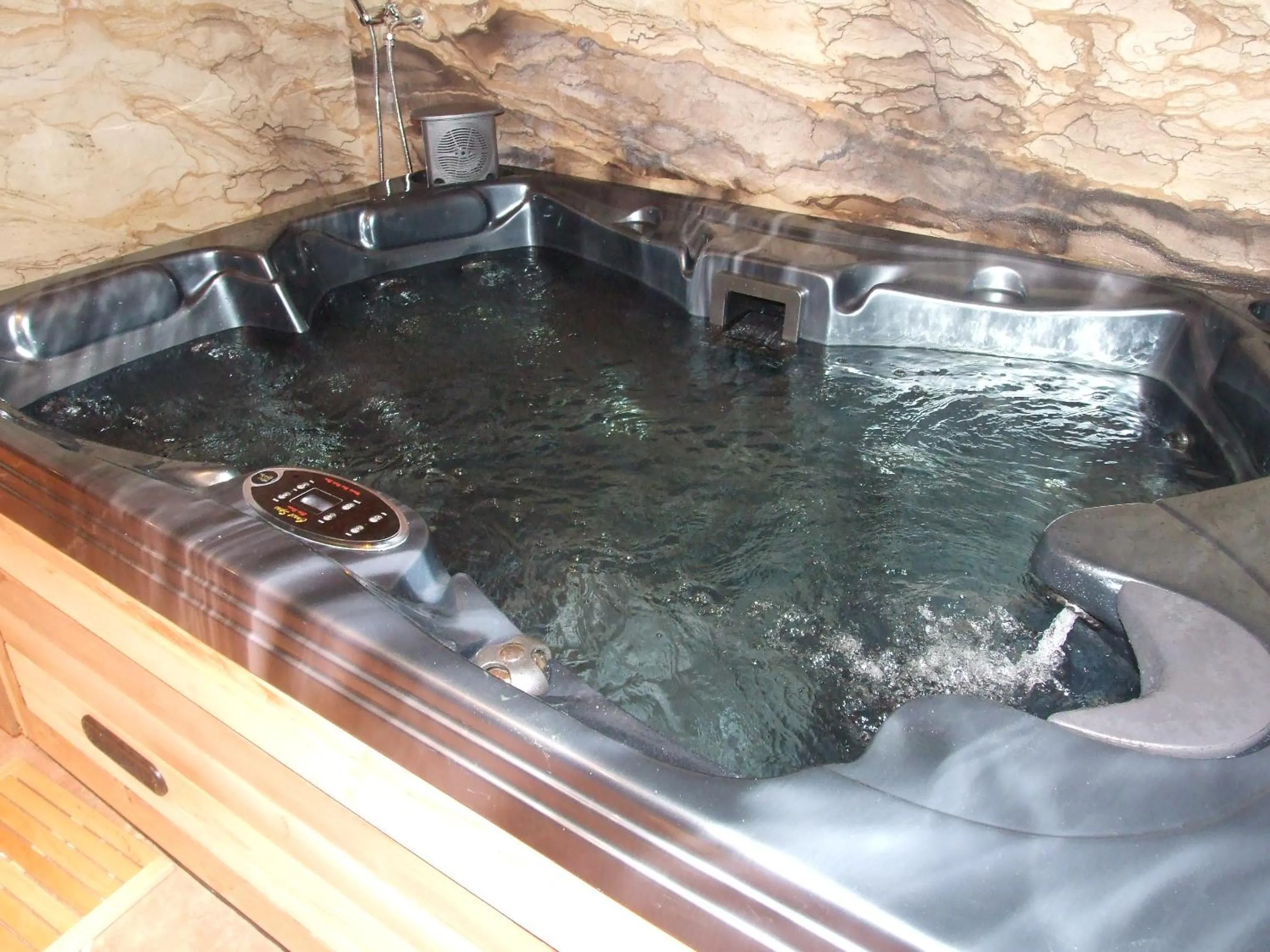 Hot Tub in Hotel Grand