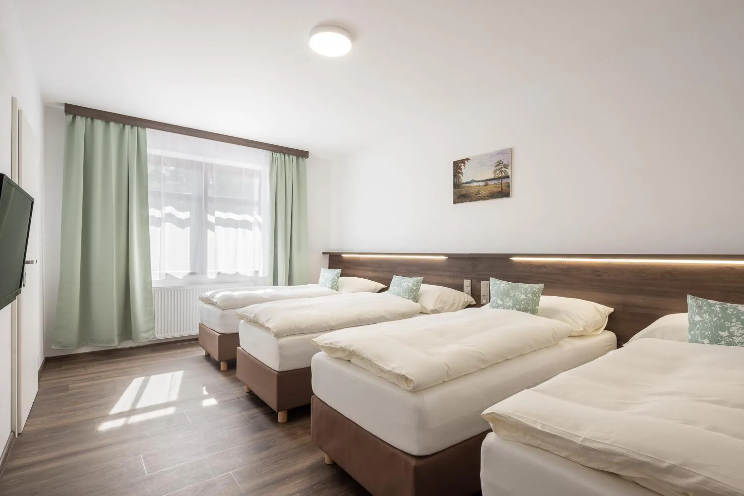 Photo of the whole room, Bed in Hotel Grand