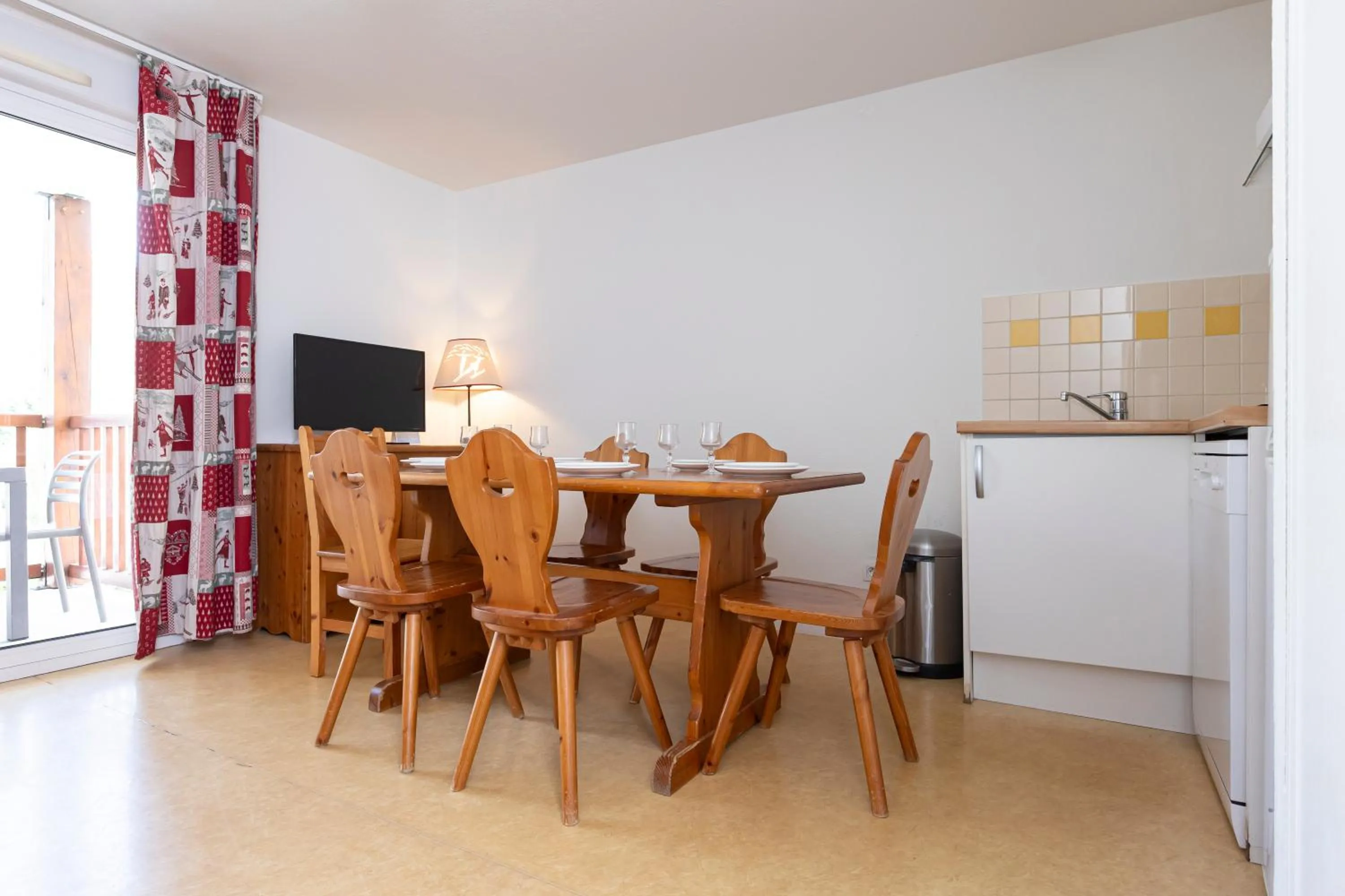 Dining area in Résidence Odalys Soleil d'Aure