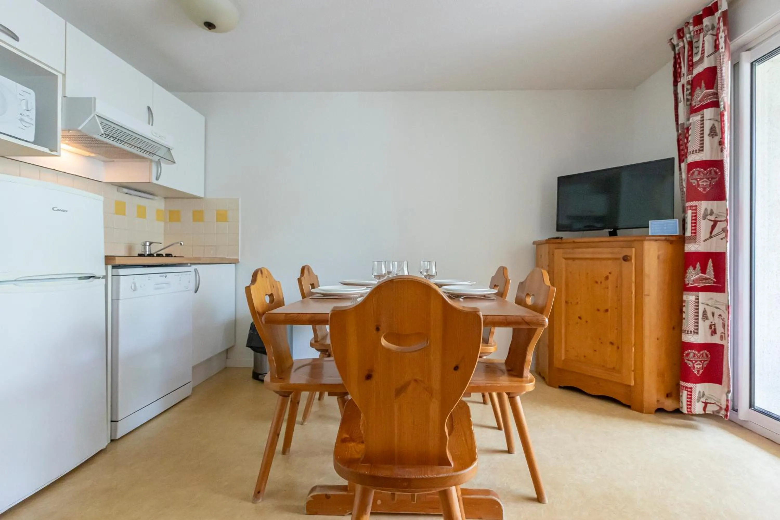 Dining area in Résidence Odalys Soleil d'Aure